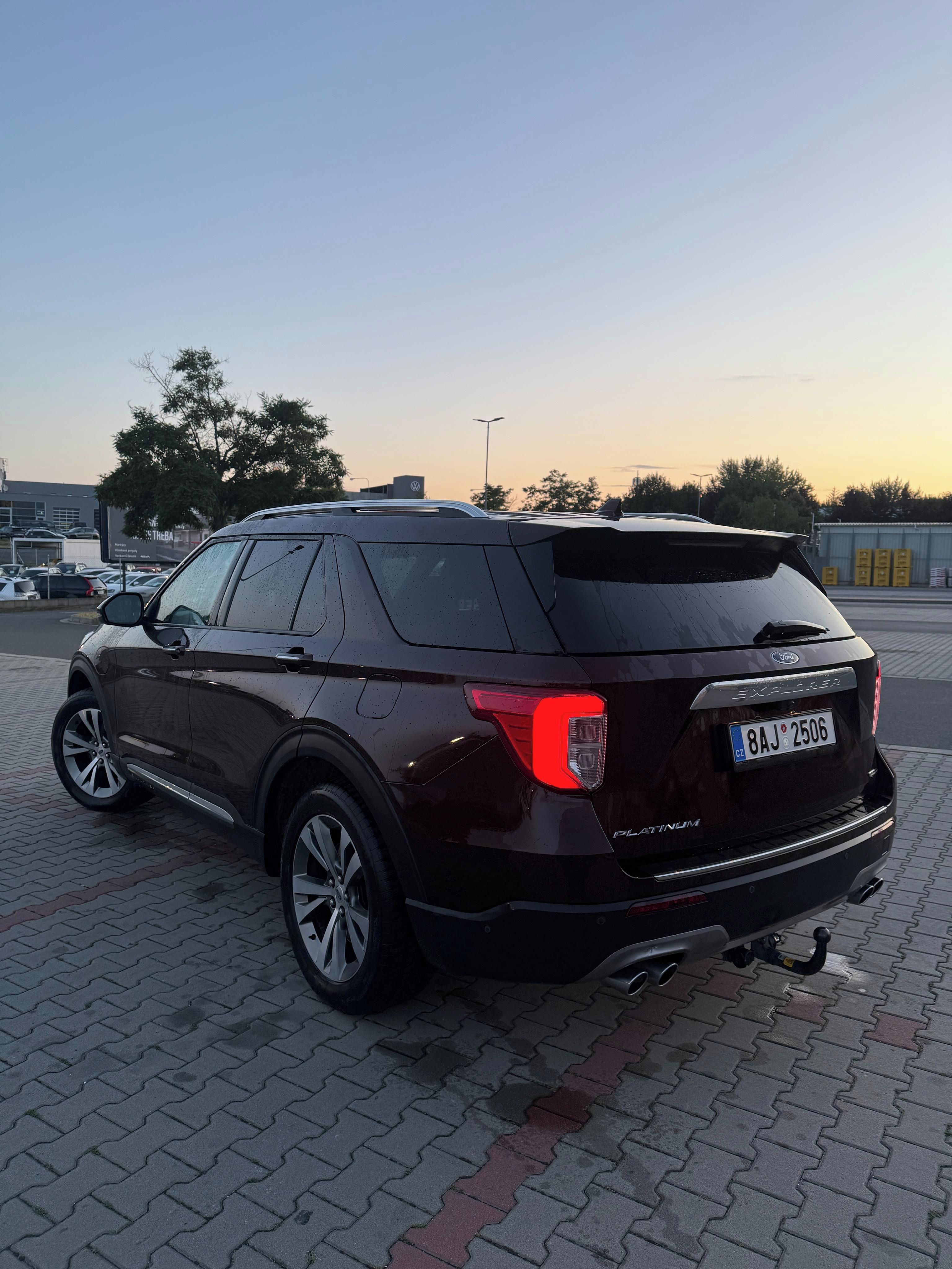 Ford Explorer, 3.0 V6 Hybrid 336KW 4x4 SUV - fotka 6