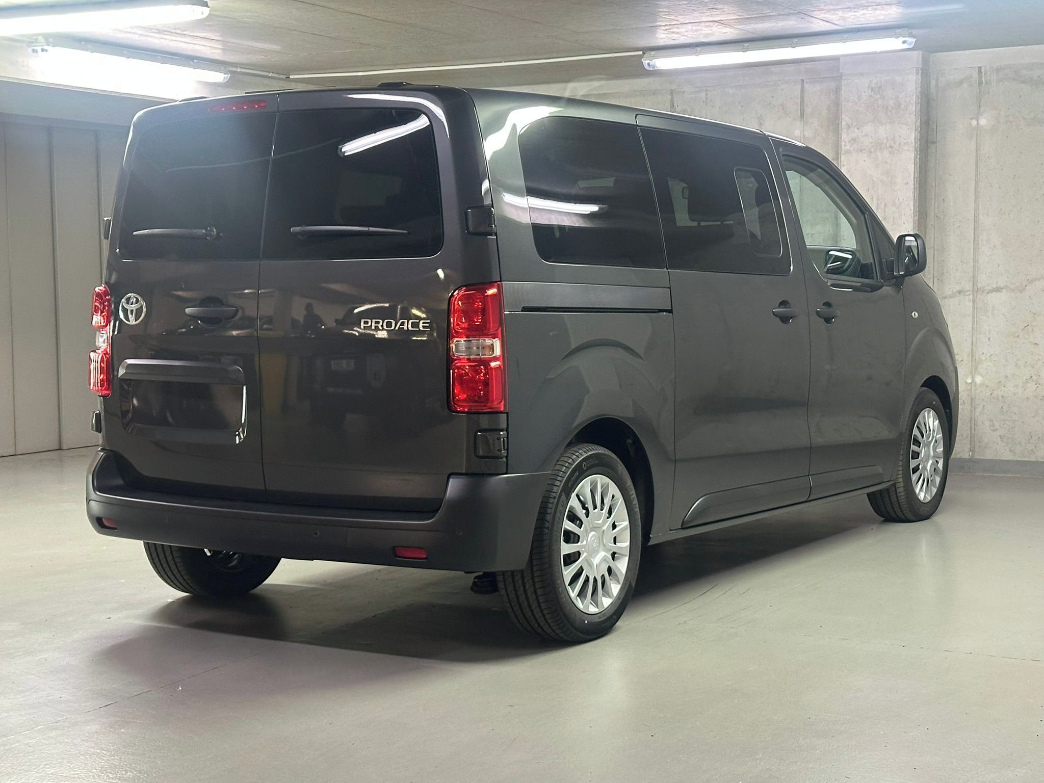 Toyota Proace Verso, 2.2 D 150 k L1 Combi - fotka 4