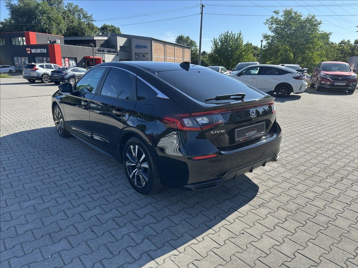 Honda Civic, 2,0 e:HEV Elegance, ČR - fotka 5