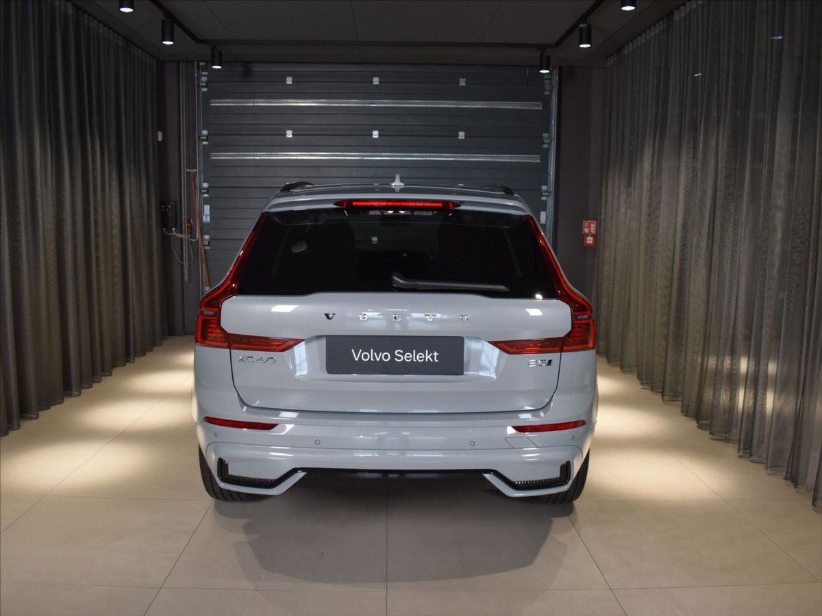 Volvo XC60, 2,0 T8 AWD PLUS - fotka 5