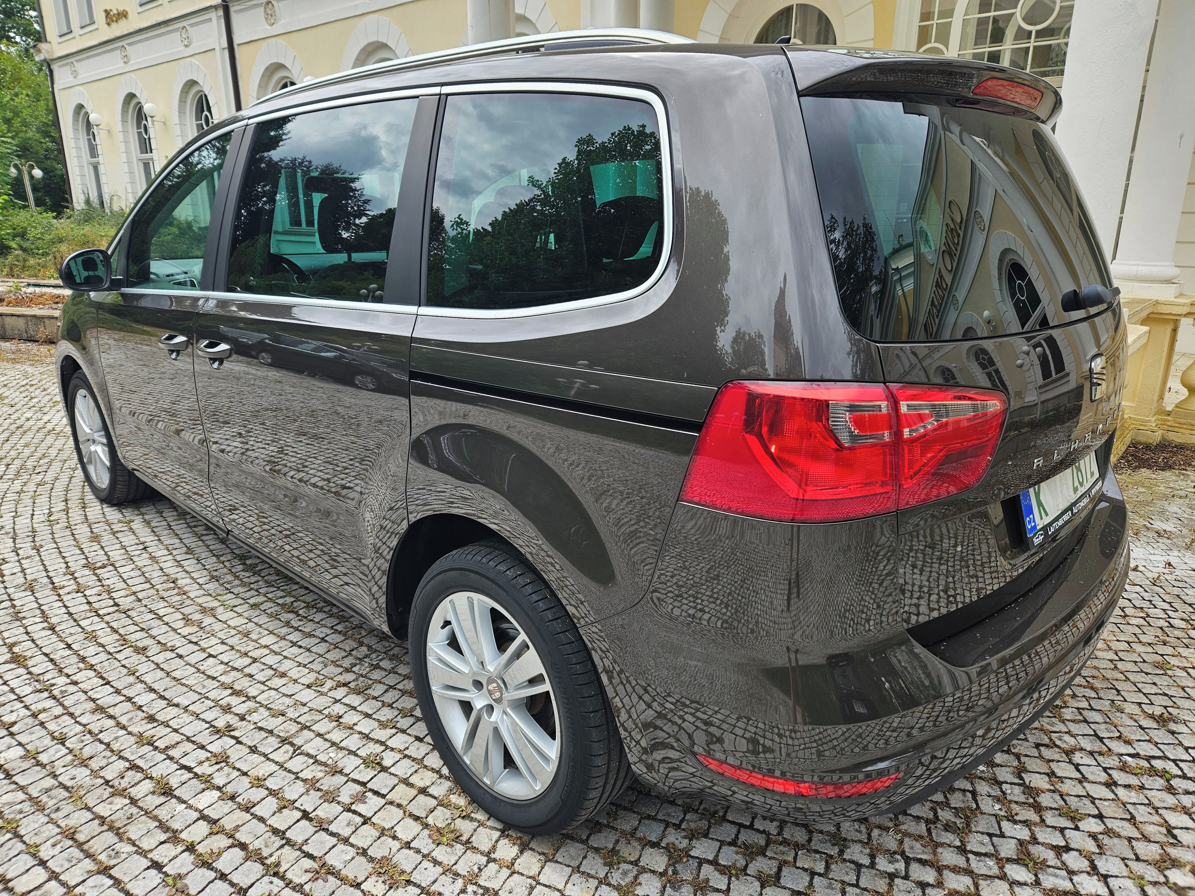 Seat Alhambra, Mod. 2015, 7 míst,  98.000 km - fotka 3