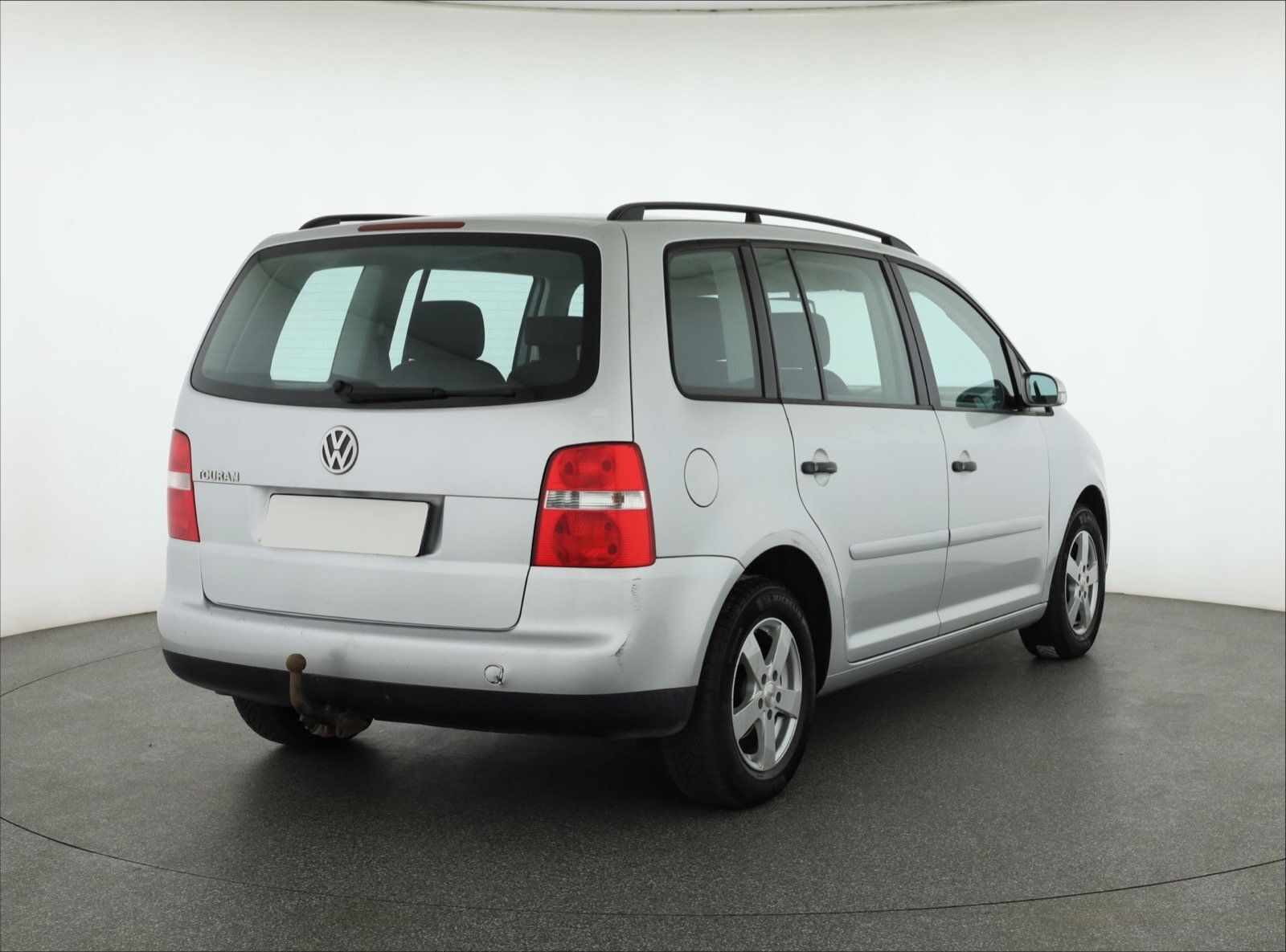 Volkswagen Touran, 1.6 FSI, Trendline, Tažné - fotka 5