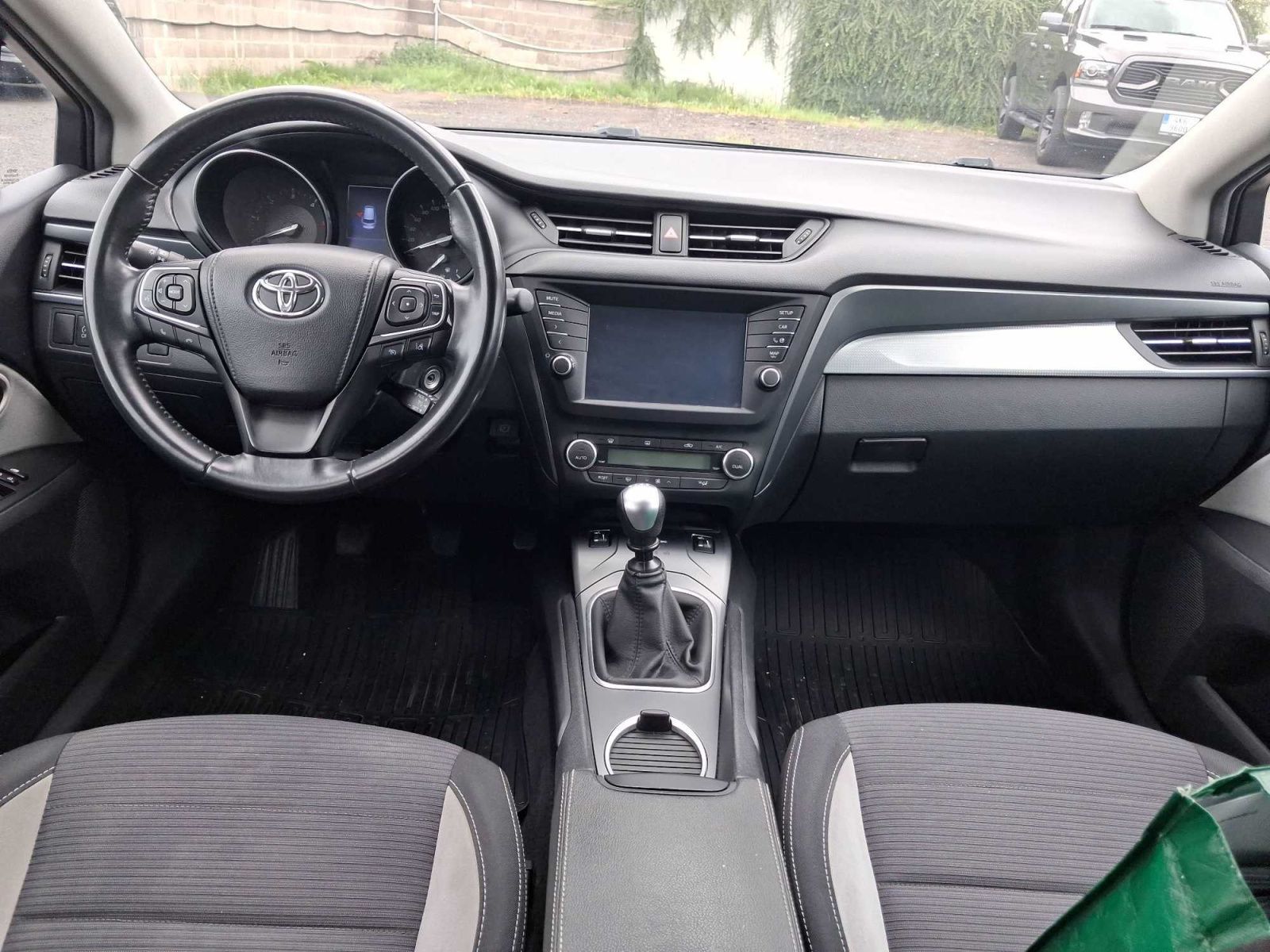 Toyota Avensis, 2.0 D-4D, Navi - fotka 3