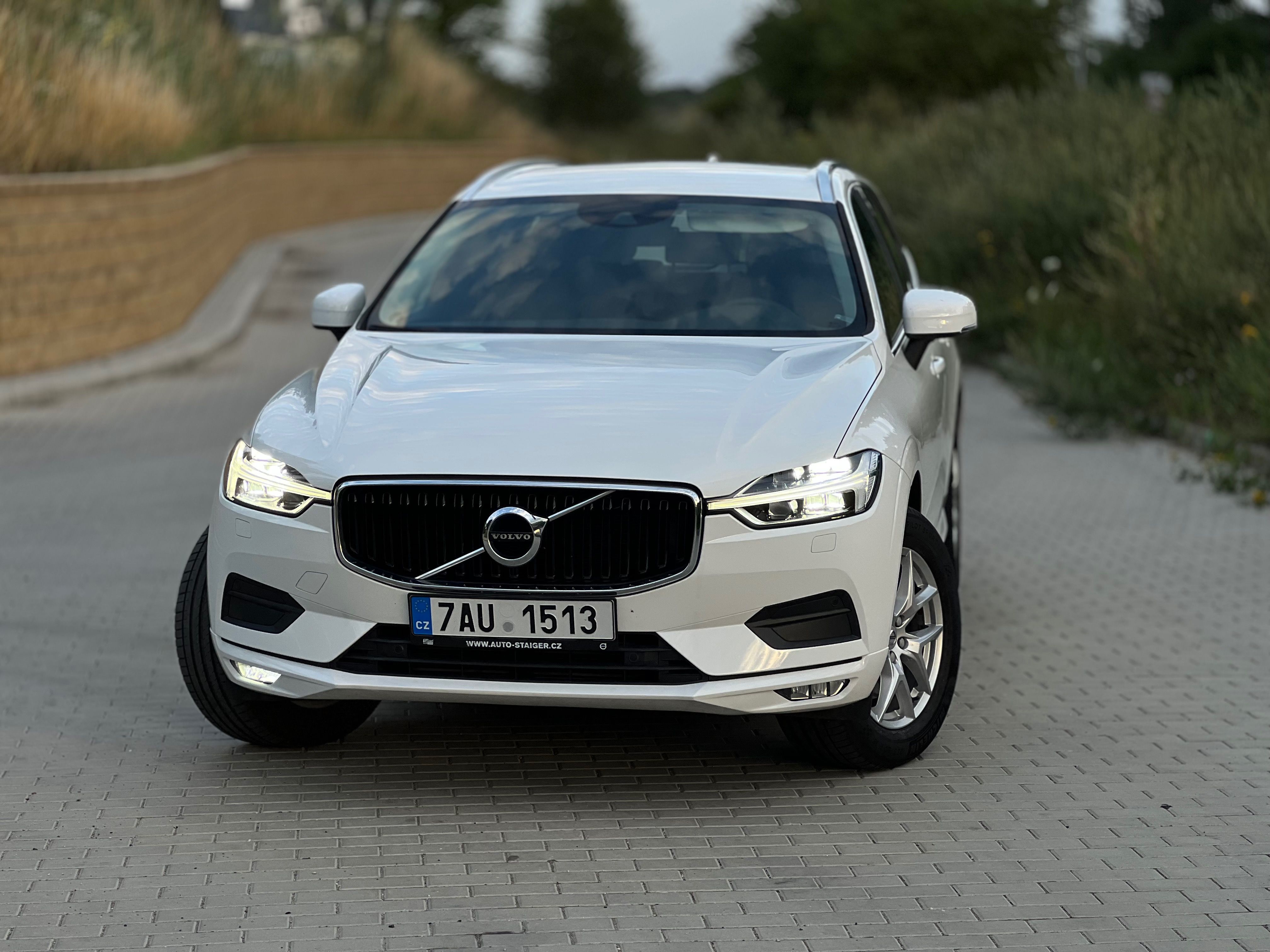 Volvo XC60, 2.0 T4 Drive-E FWD MomentumPro - fotka 3