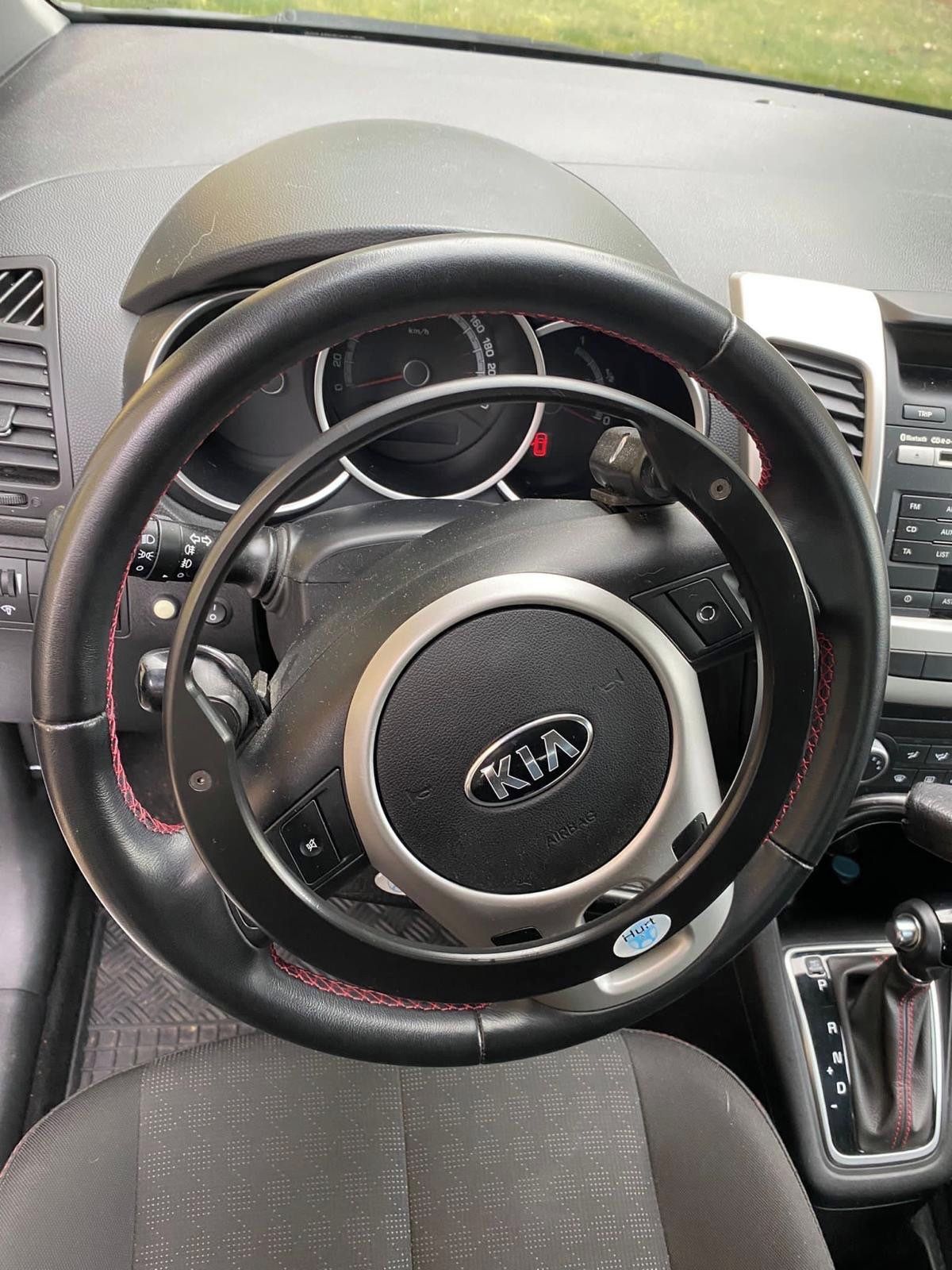 Kia Venga, Kia Venga s ručním řízením - fotka 4