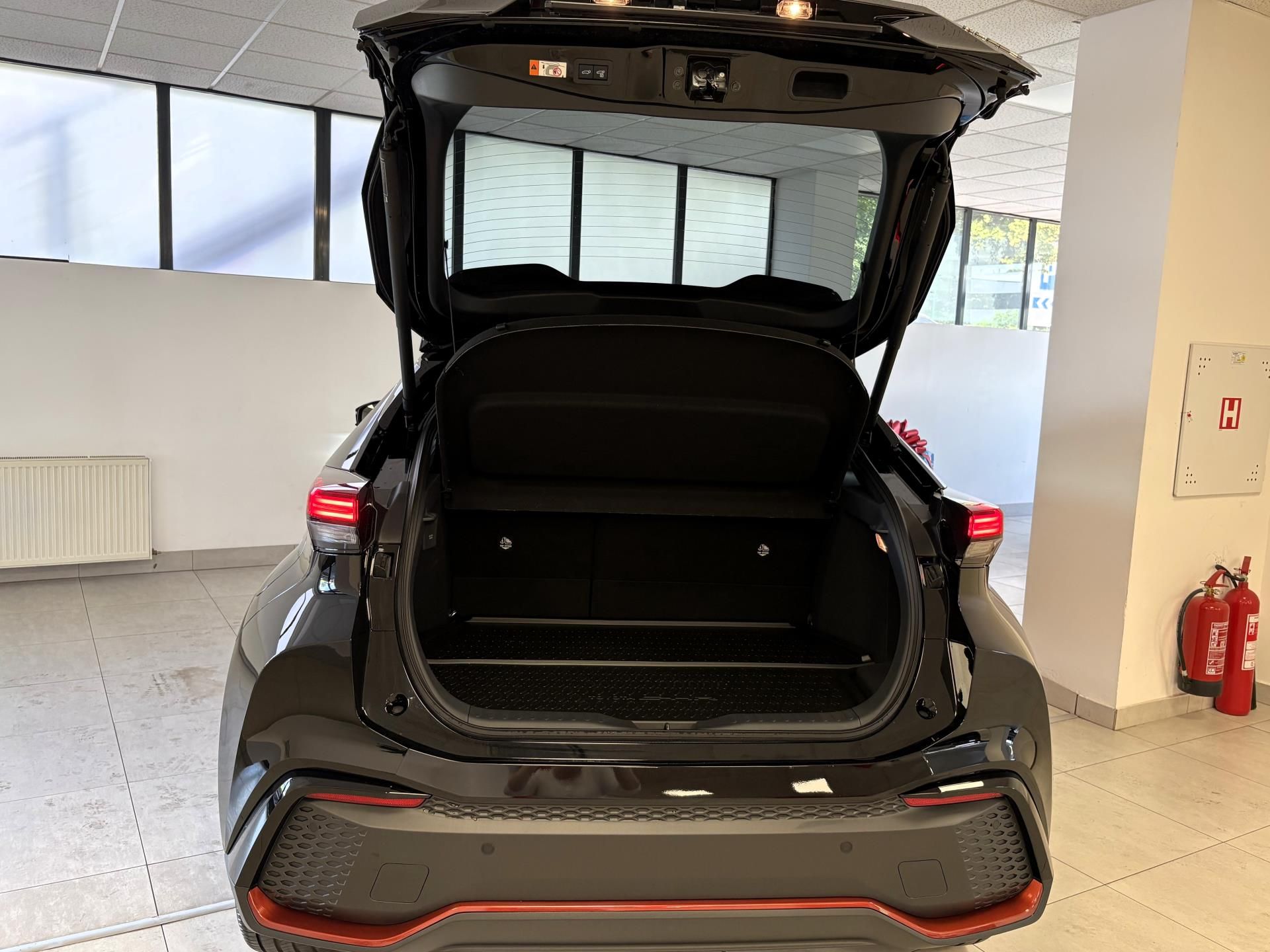 Toyota C-HR, Tokyo Edition, 2,0 L.,Plug-in - fotka 6