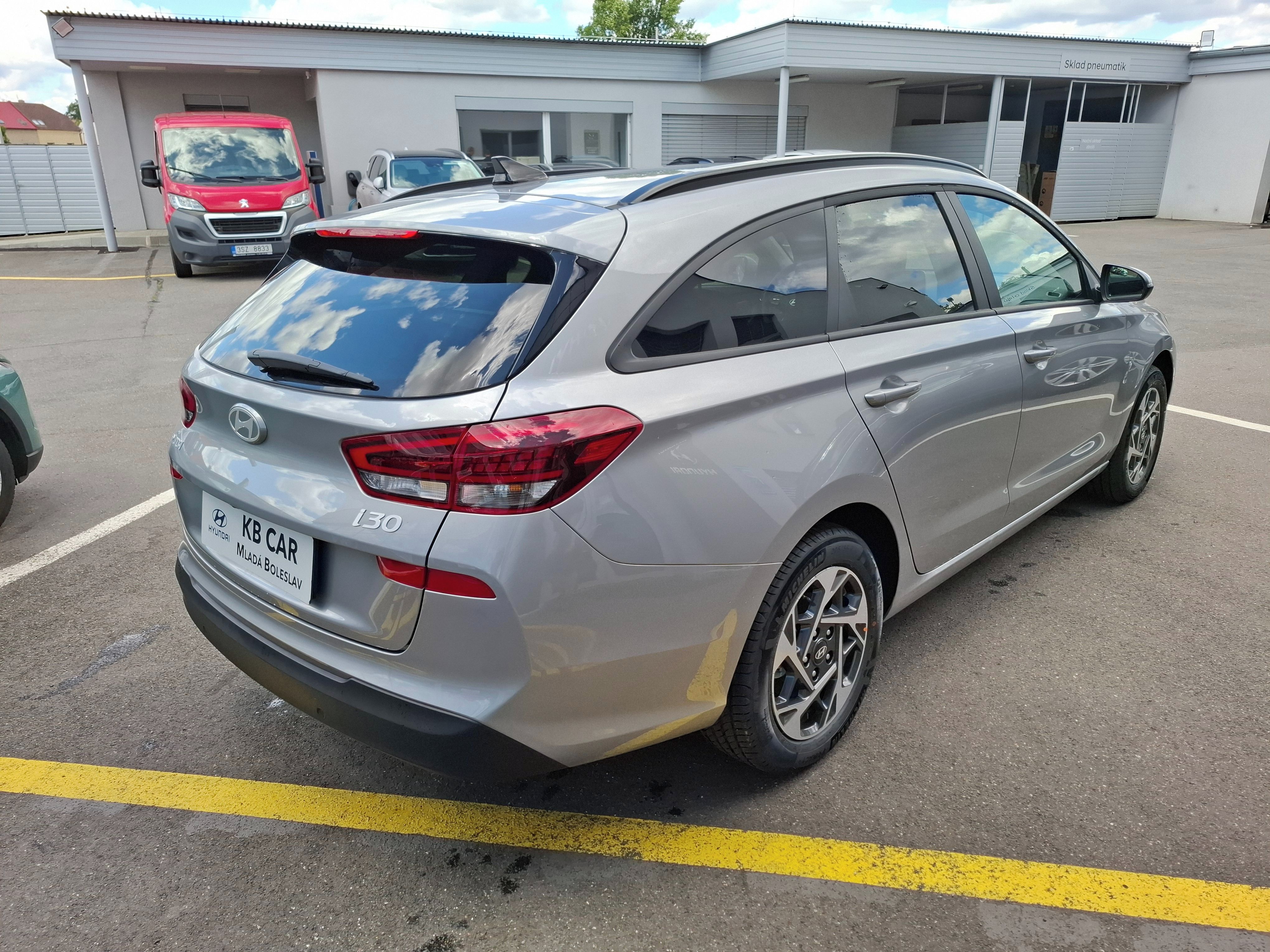Hyundai i30, 1,0TGDI 85kW GO CZECH FWDT MT - fotka 3