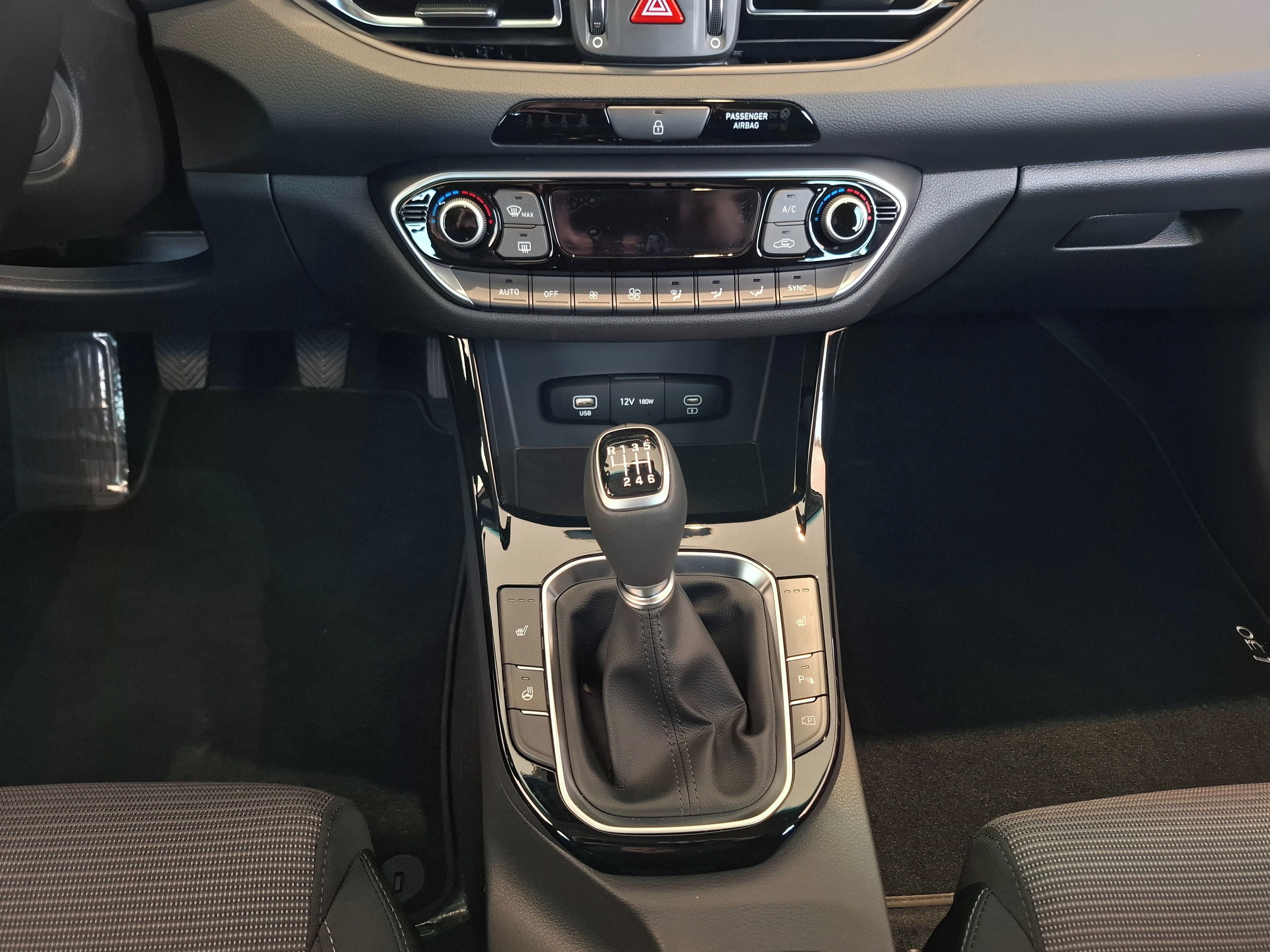 Hyundai i30, 1,0TGDI 85kW GO CZECH FWDT MT - fotka 6