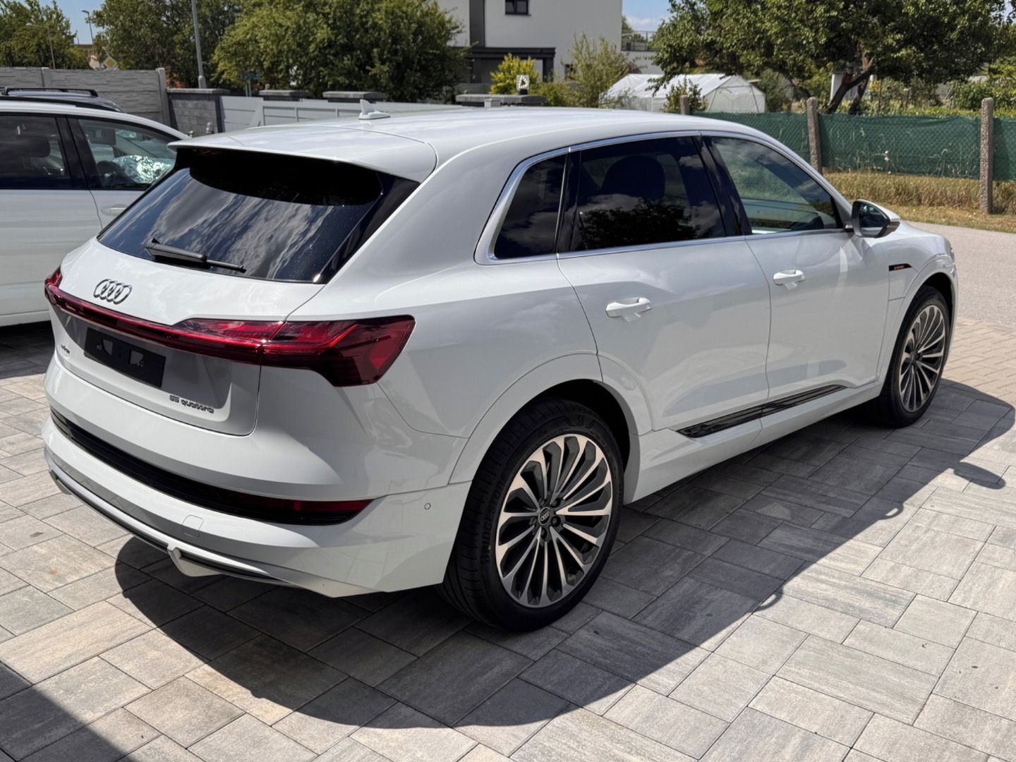 Audi e-tron, 55 quattro 3x S line - fotka 4