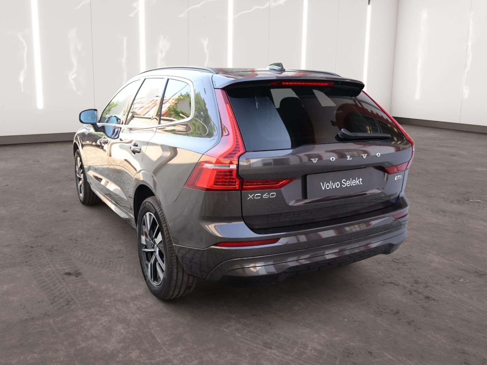 Volvo XC60, Core, B5 AWD Mild hybrid - fotka 2