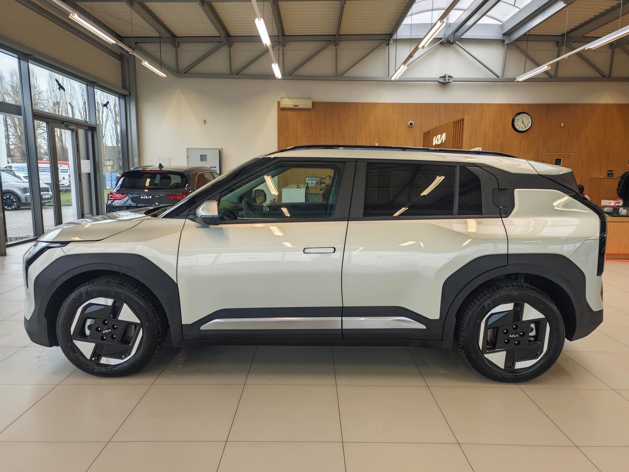 Kia EV3, EV3 4x2 EARTH 150 KW + 81,4 - fotka 4