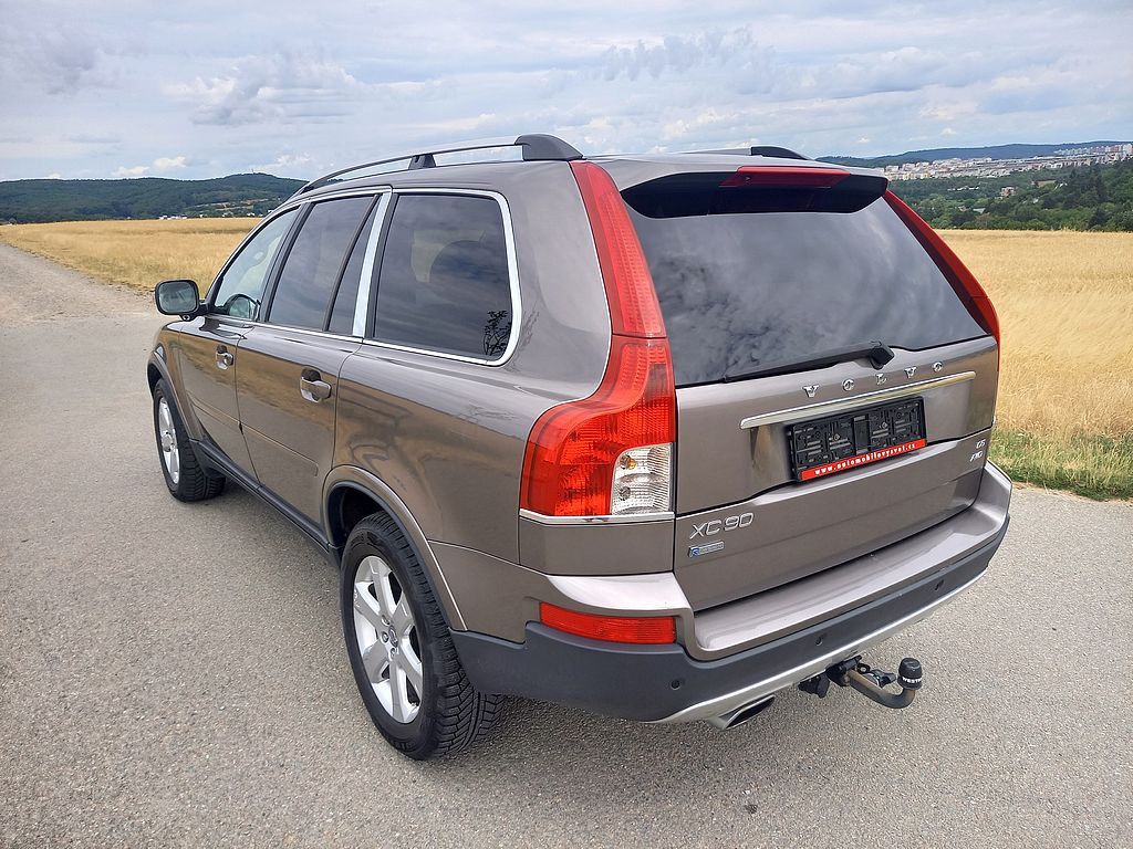Volvo XC90, 2,4D5 136kw R-design+SERVISKA - fotka 4