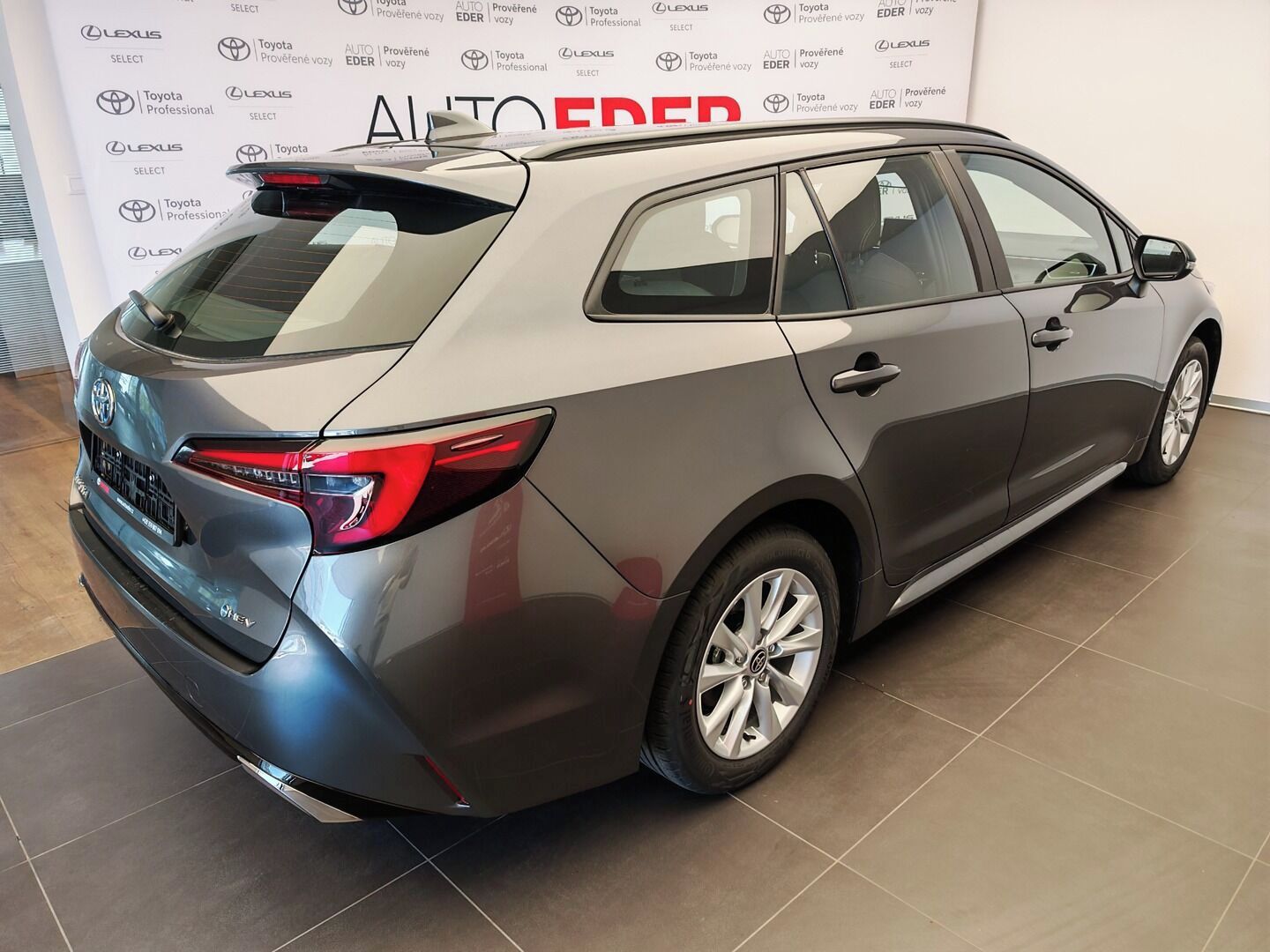 Toyota Corolla, 1.8 Hybrid Comfort - fotka 4
