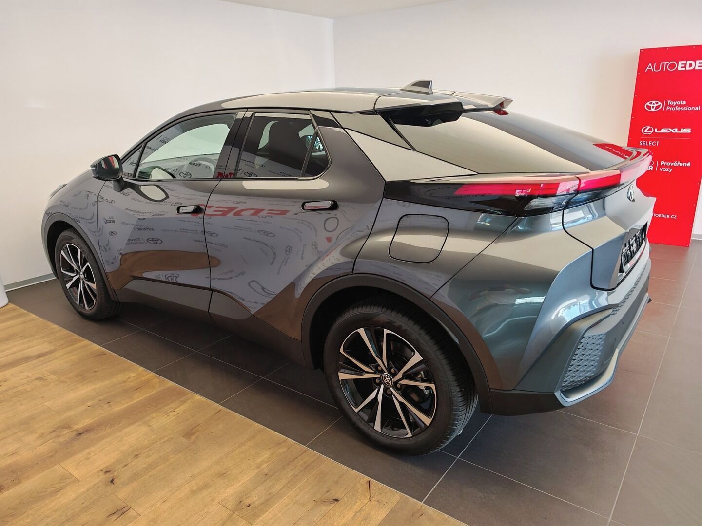 Toyota C-HR, 2,0 Plug-in Hybrid Style - fotka 6