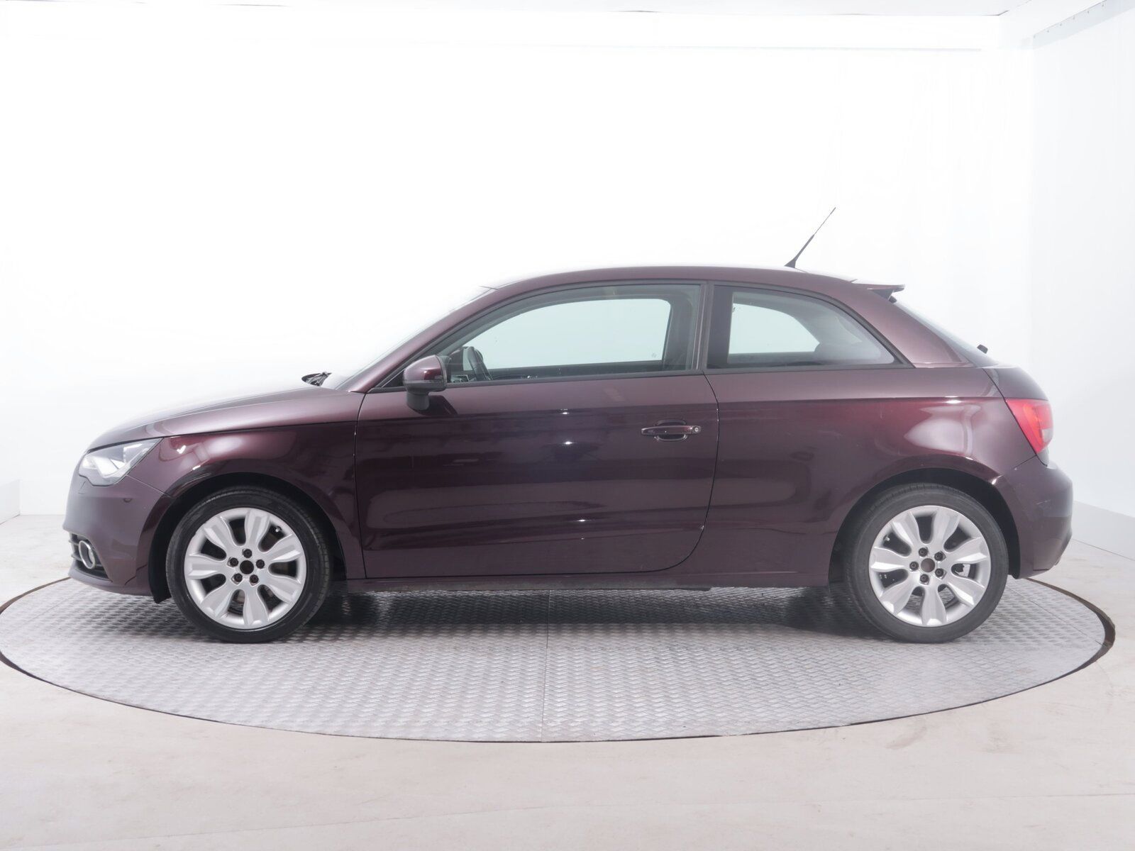 Audi A1, 1.6 TDI, Serv.kniha, Xenony - fotka 3