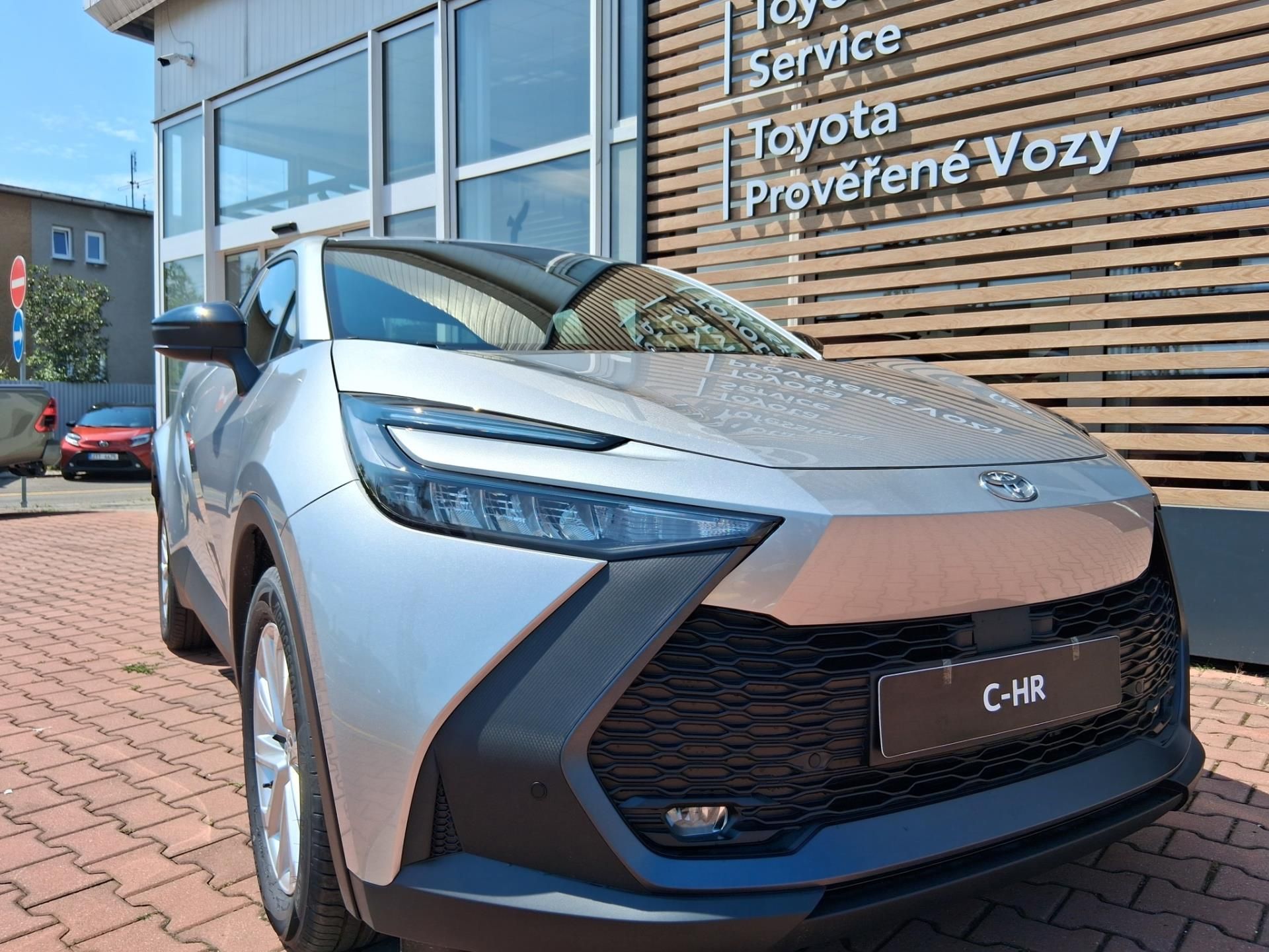Toyota C-HR, 1,8 HEV COMFORT + BUSINESS - fotka 4