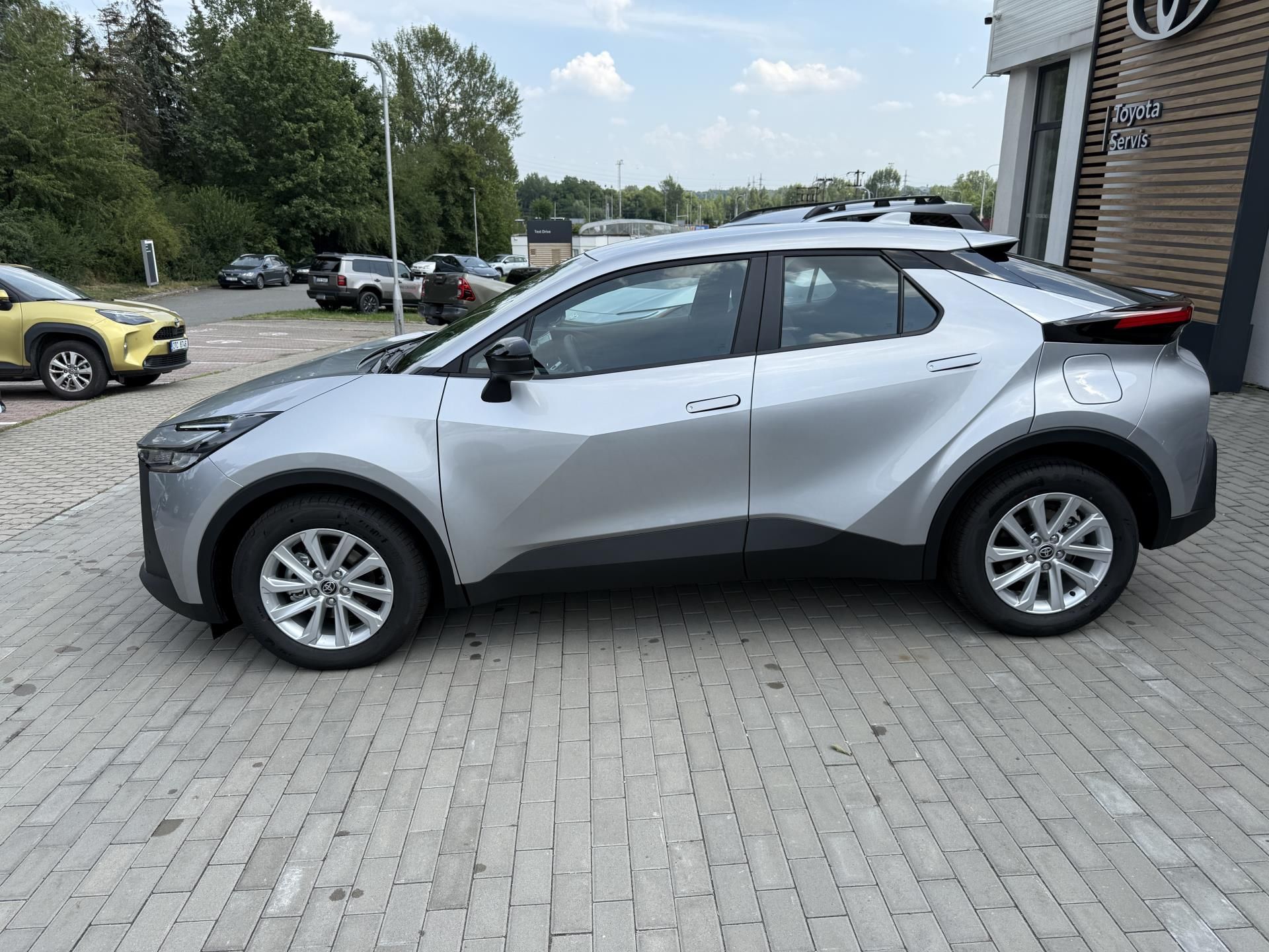 Toyota C-HR, 1.8 HEV Comfort Business - fotka 3