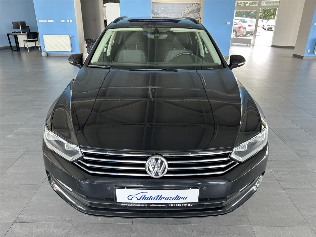 Volkswagen Passat, 2,0   TDI 110kW,1.MAJ,SERVISKA - fotka 2