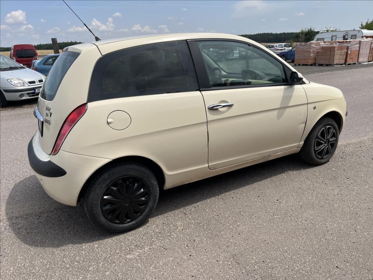 Lancia Y, 1,2 i STK 9/2027  Ypsilon - fotka 5