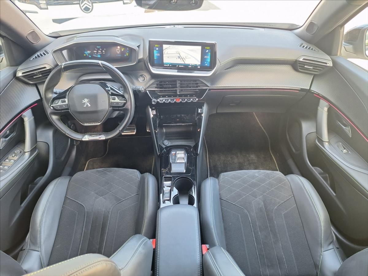 Peugeot 2008, 0,0 e  GT ČR 1maj nehavarováno - fotka 2