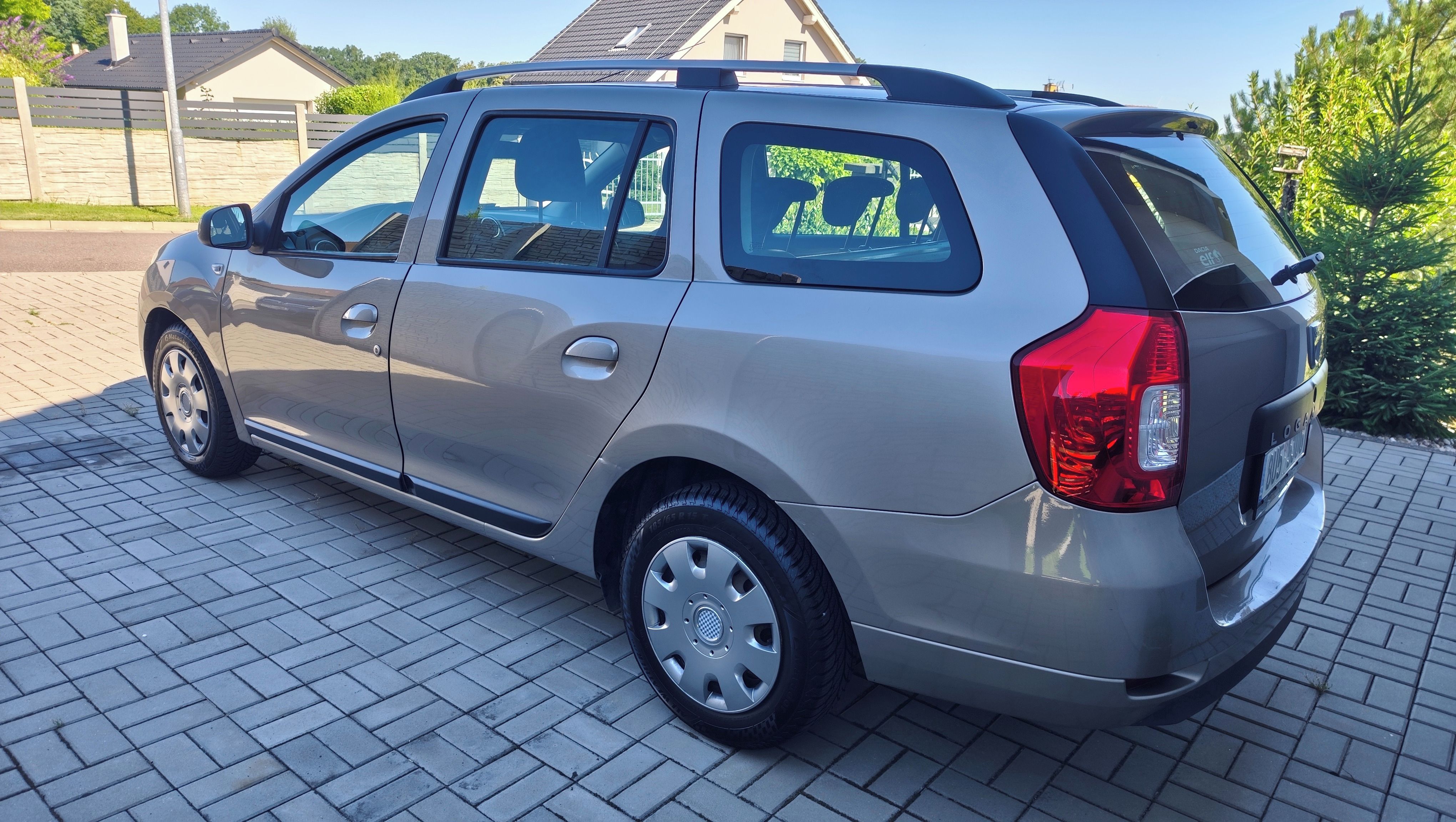 Dacia Logan, 1.2 55kw benzín - fotka 5