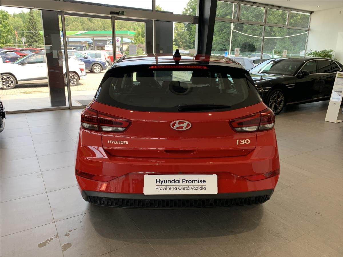 Hyundai i30, 1,5 i 70kW MT Comfort alu 16" - fotka 6