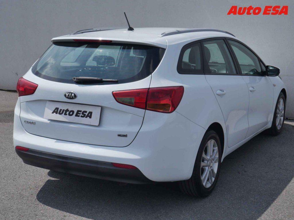 Kia Cee´d, 1.6 CRDI,ČR,AC,temp - fotka 4
