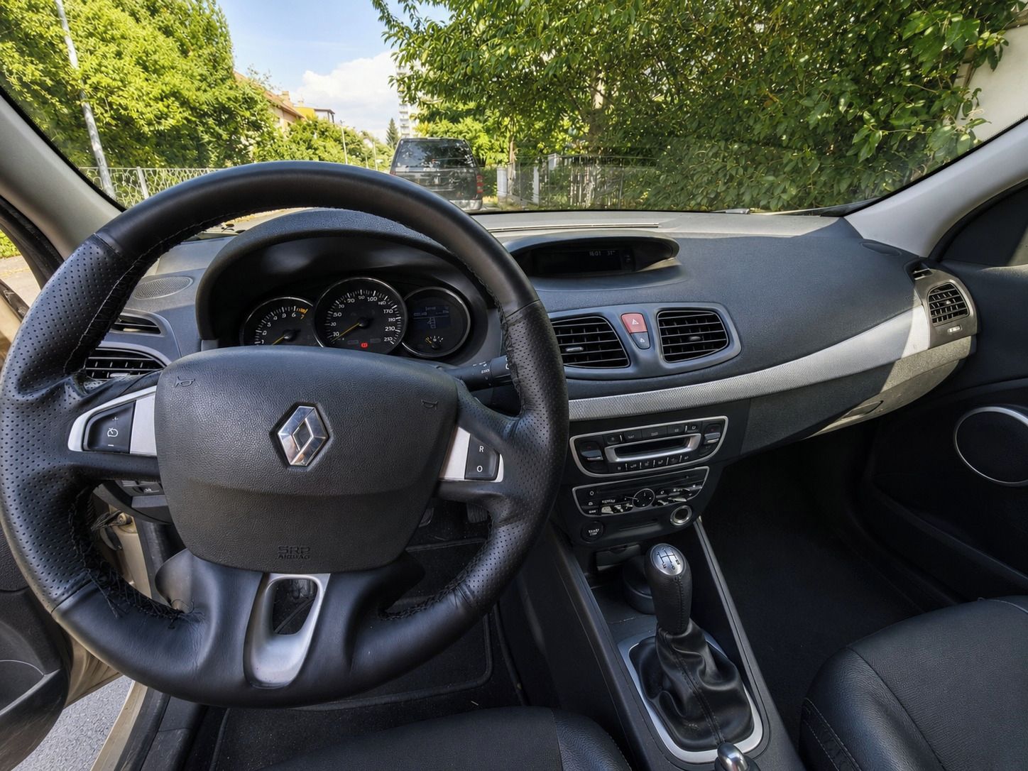 Renault Fluence, 1.6 16V, 81 kW - aut.klima - fotka 5