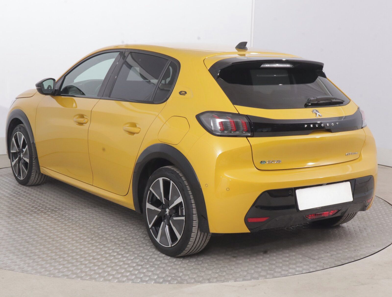 Peugeot 208, 50 kWh, SoH 87%, Automat - fotka 4