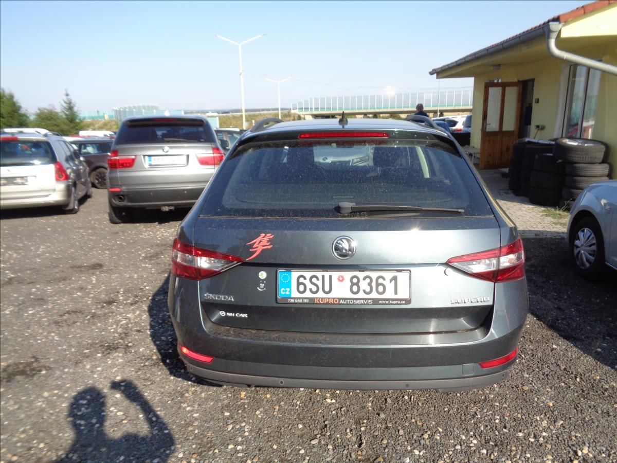 Škoda Superb, 2,0 - fotka 5