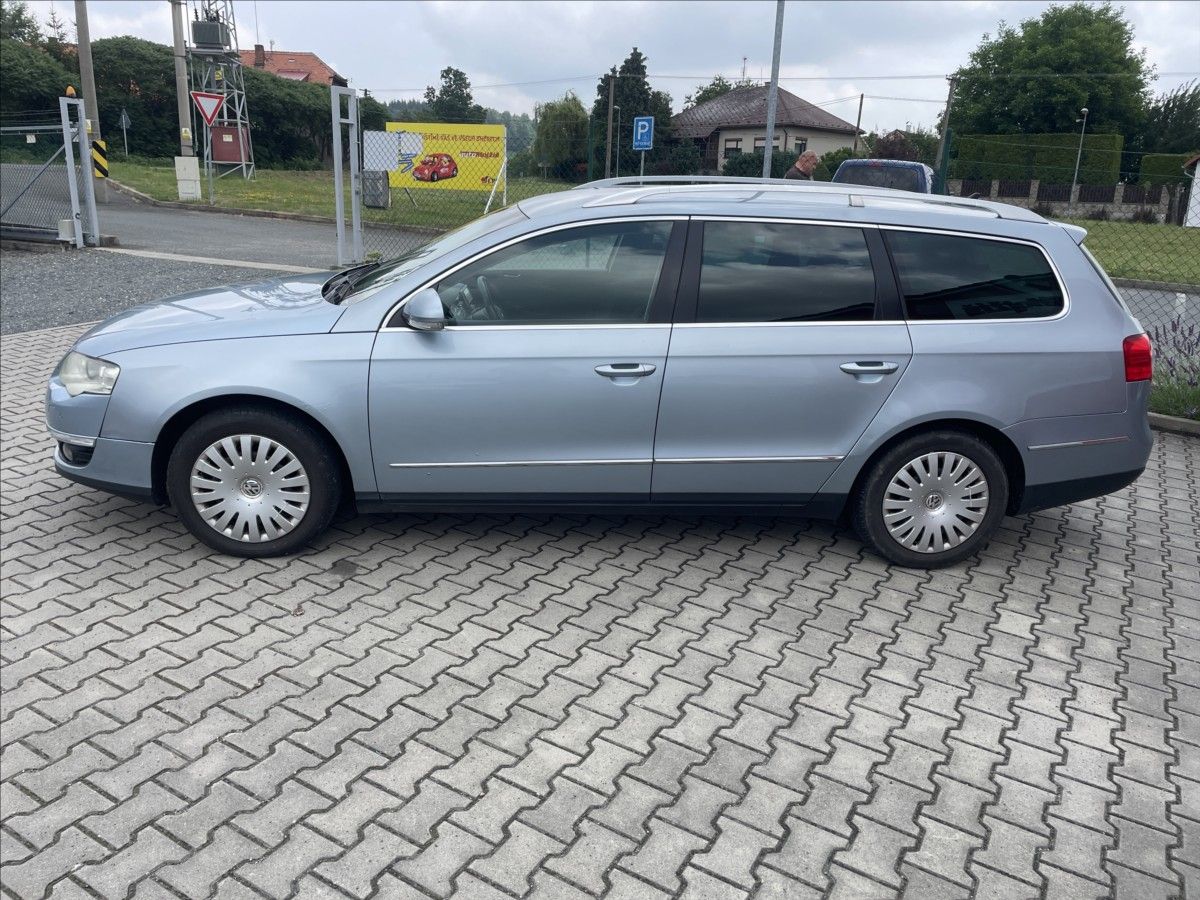 Volkswagen Passat, 2,0 TDI KLIMA OK XENONY STK 4/ - fotka 5