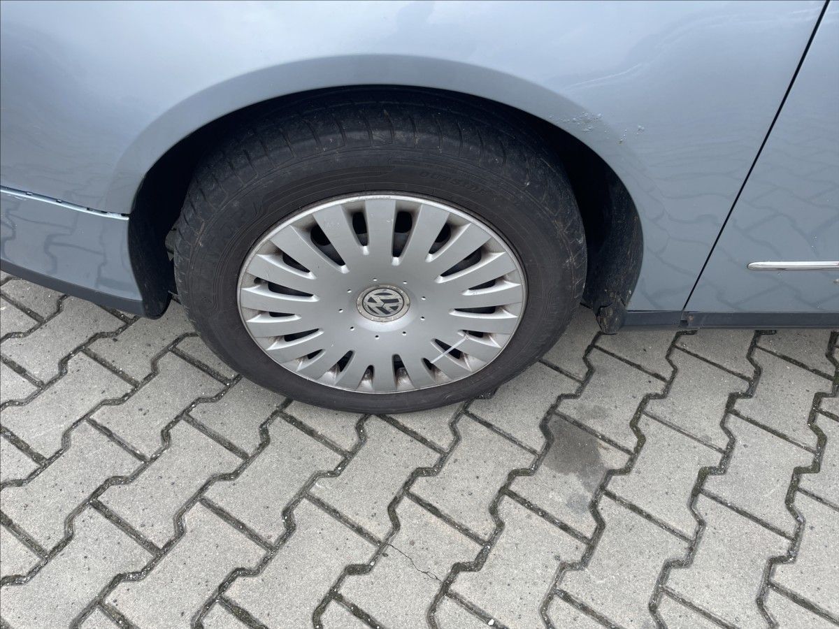 Volkswagen Passat, 2,0 TDI KLIMA OK XENONY STK 4/ - fotka 6