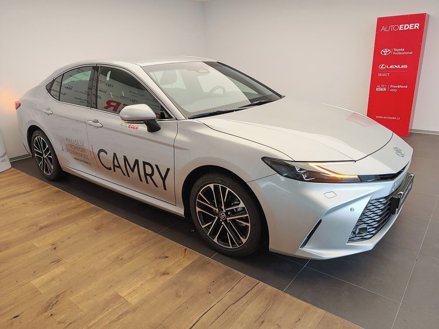 Toyota Camry, 2.5 Hybrid Prestige - fotka 3