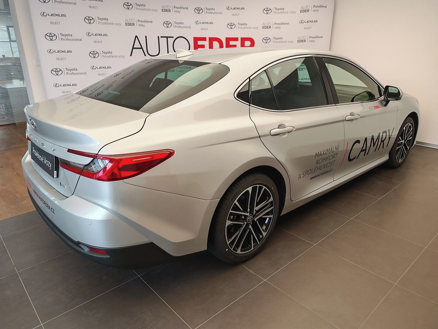 Toyota Camry, 2.5 Hybrid Prestige - fotka 4