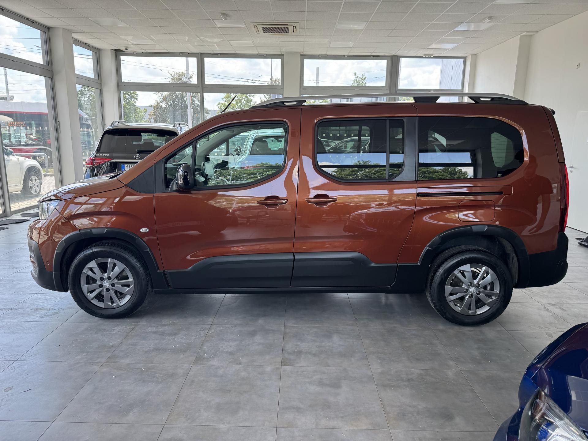 Peugeot Rifter, 1,2 Aut. Allure Pack 7.Míst L2 - fotka 4
