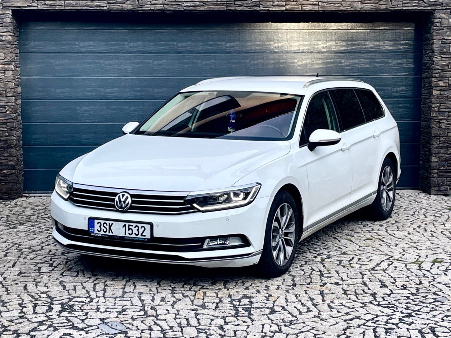 Volkswagen Passat, 2.0 TDI DSG Highline CZ