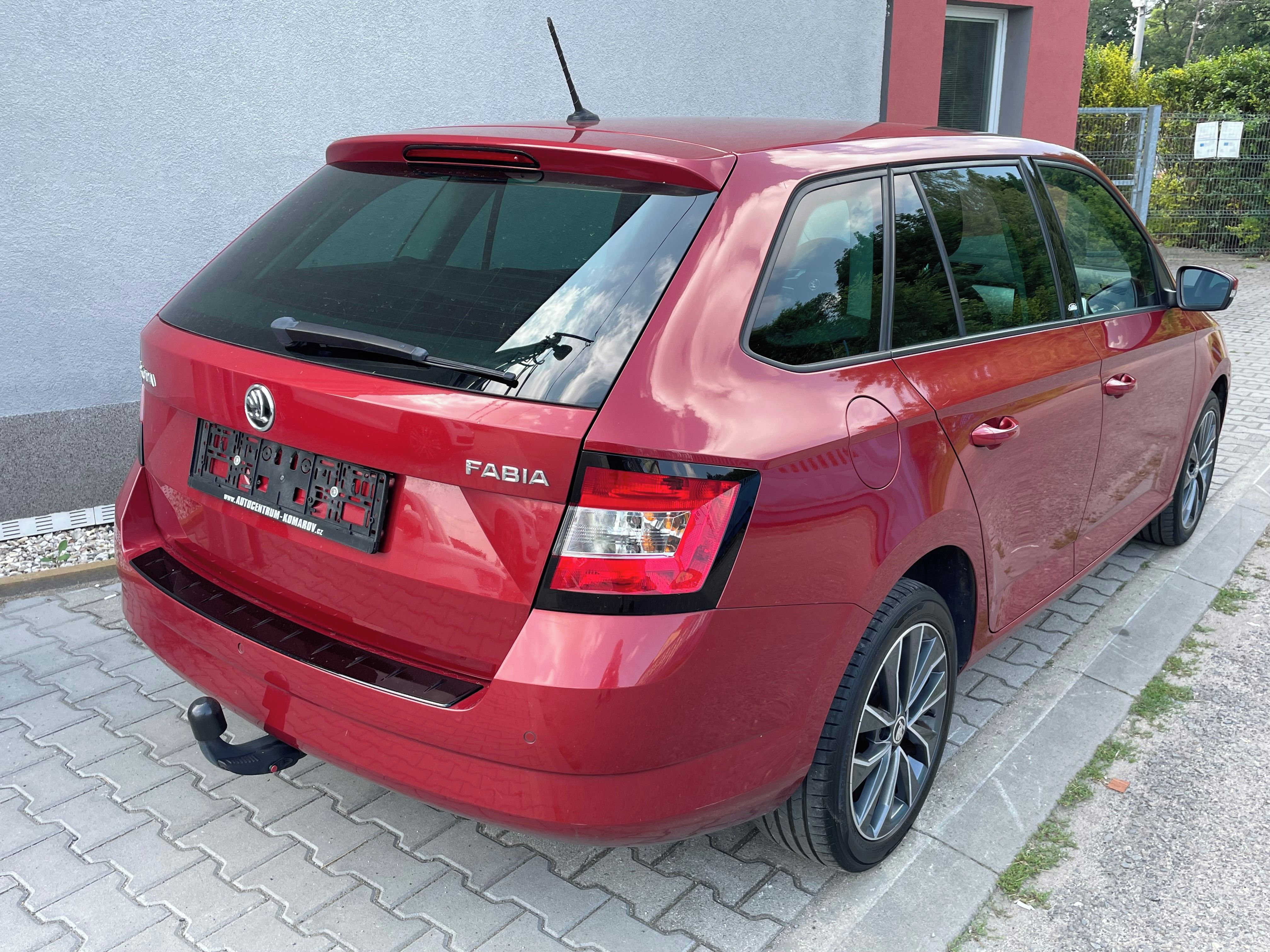 Škoda Fabia, 1.2 TSI 81kW DSG Edition - fotka 5