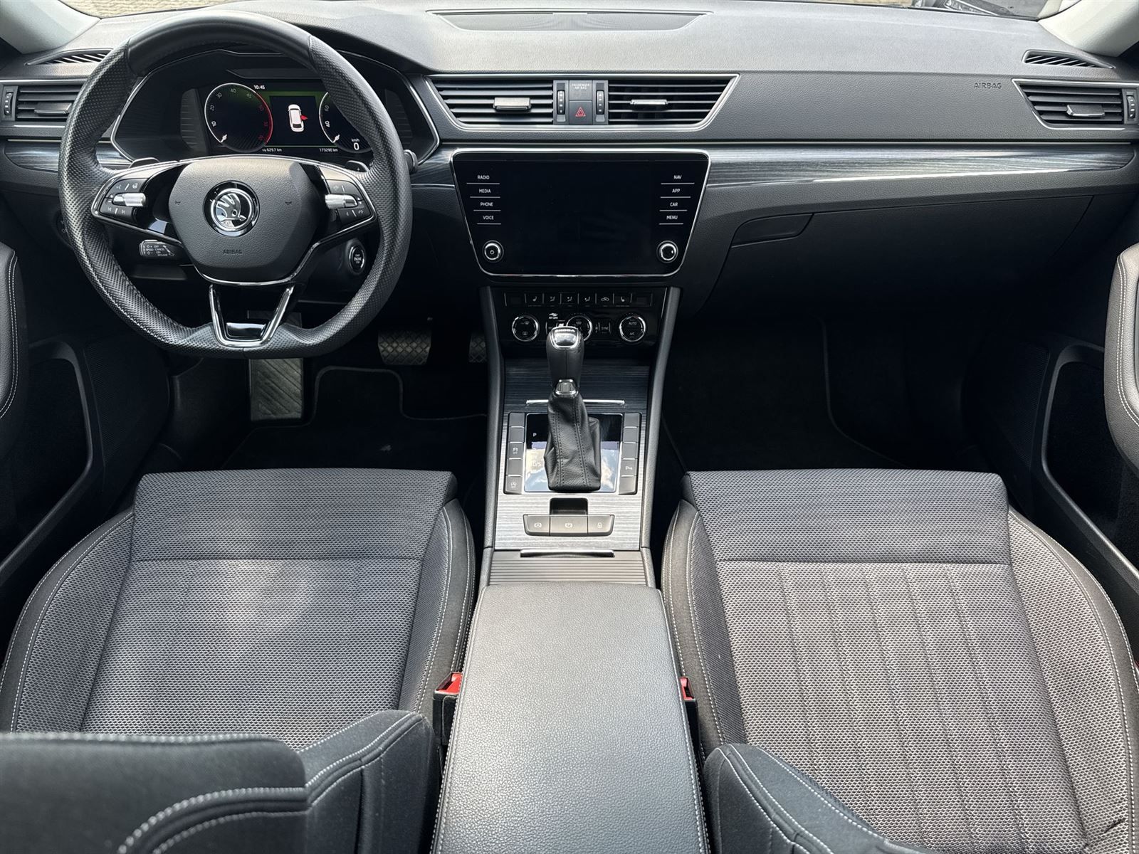 Škoda Superb, Combi 2.0 TDI DSG Style - fotka 5