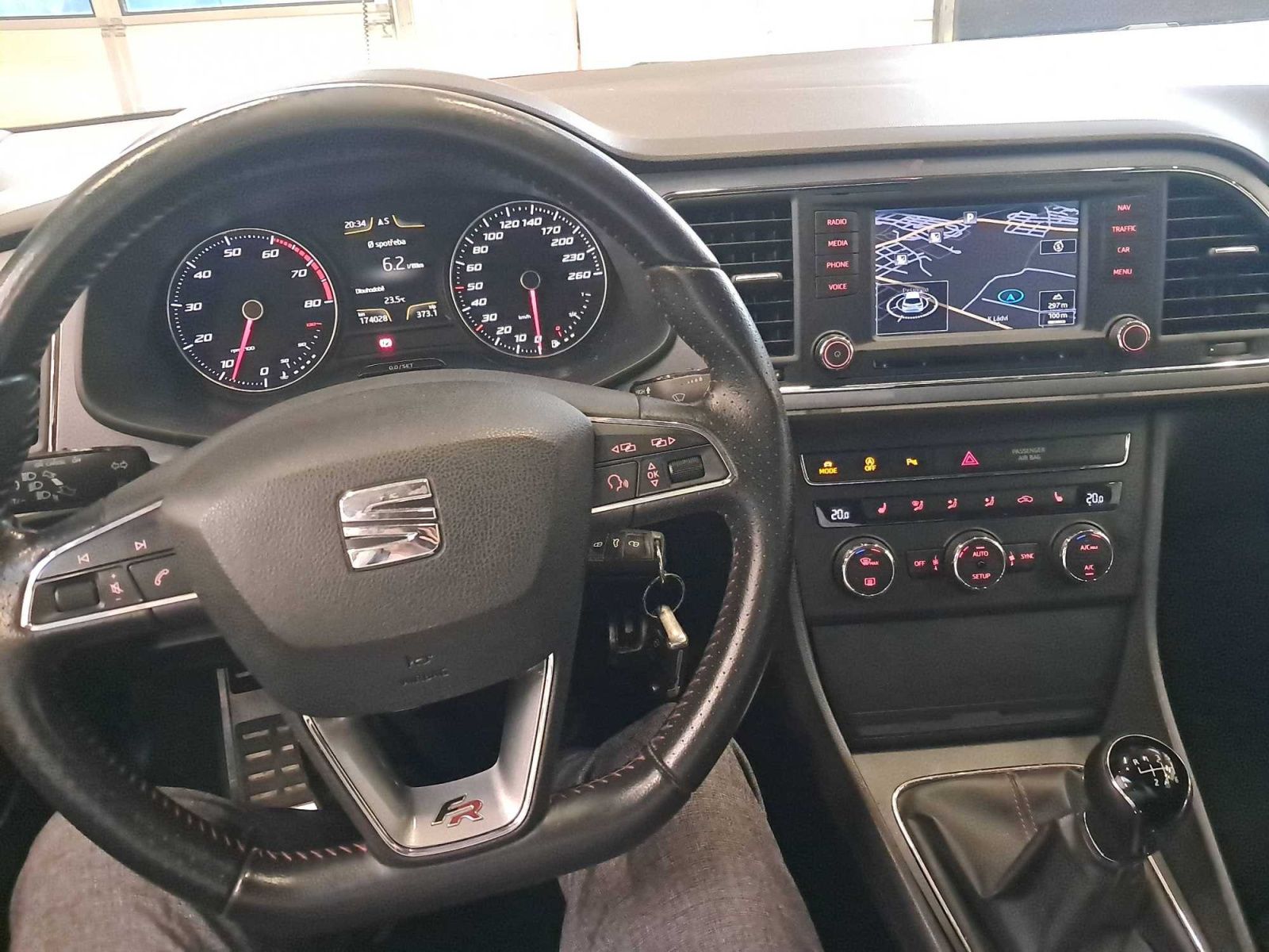 Seat Leon, 1.4 TSI, Navi - fotka 3