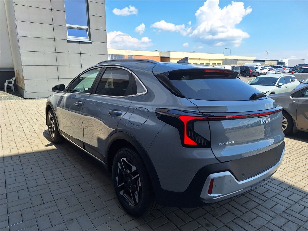 Kia XCee´d, 1,0 TGDi  Exclusive - fotka 4