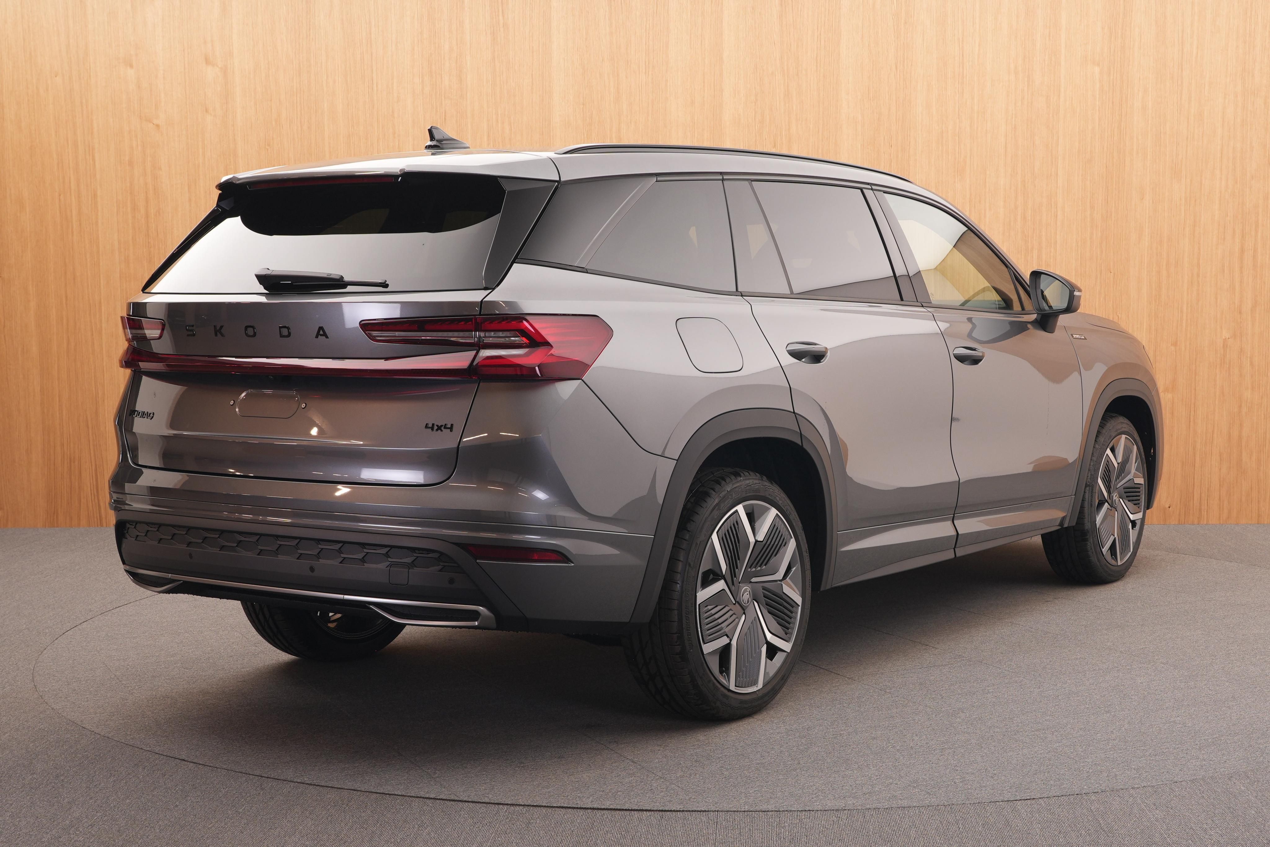 Škoda Kodiaq, Sportine 2.0 TDI 4x4 DSG - fotka 4