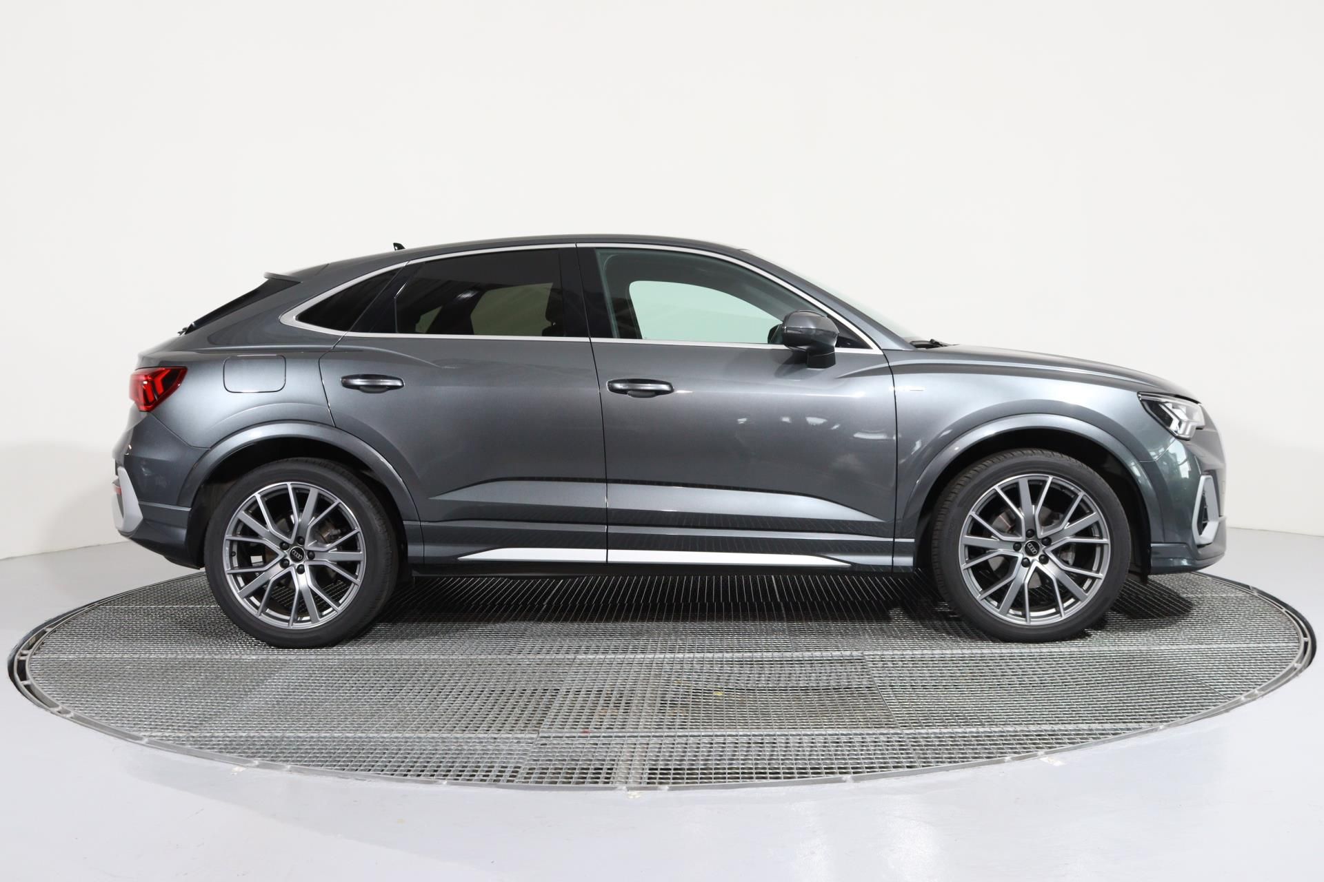 Audi Q3, SB Sline 35 TDI 110 KW quattro - fotka 3