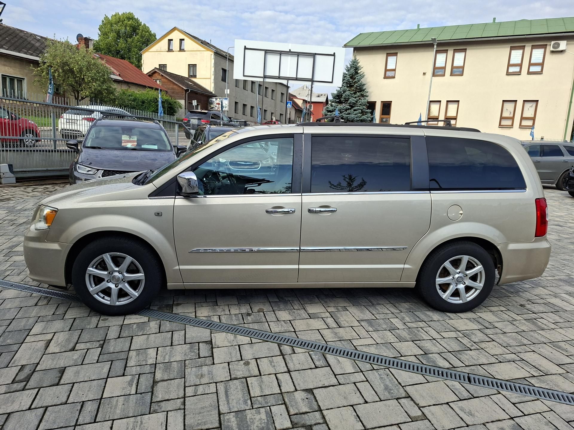 Chrysler Town & Country, 3,6L 7míst, LPG, tažné, 2xkola - fotka 4