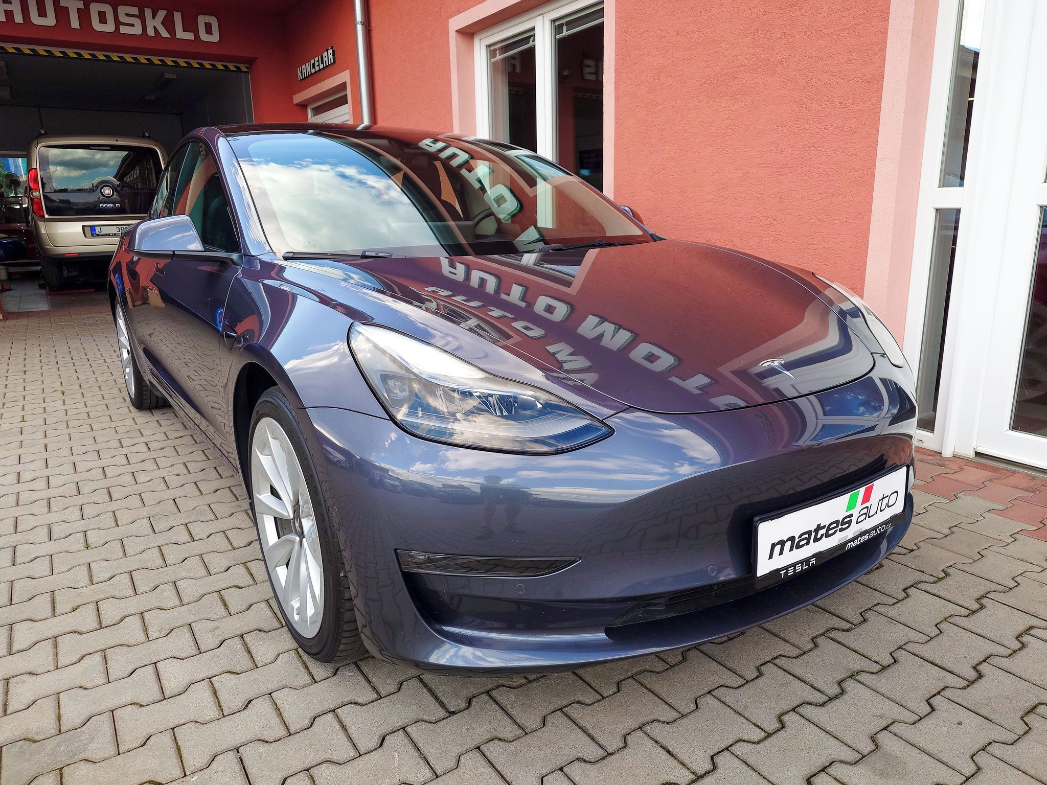Tesla Model 3, Long Range Dual Motor 366 kW S - fotka 5