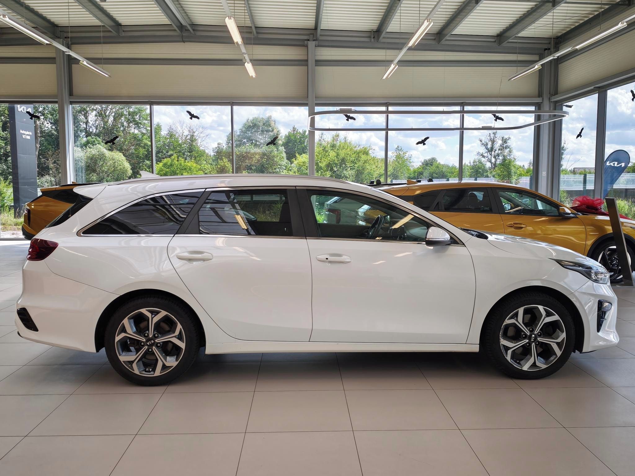 Kia Cee´d, SW 1,4 TGDi 103kW Premium - fotka 4