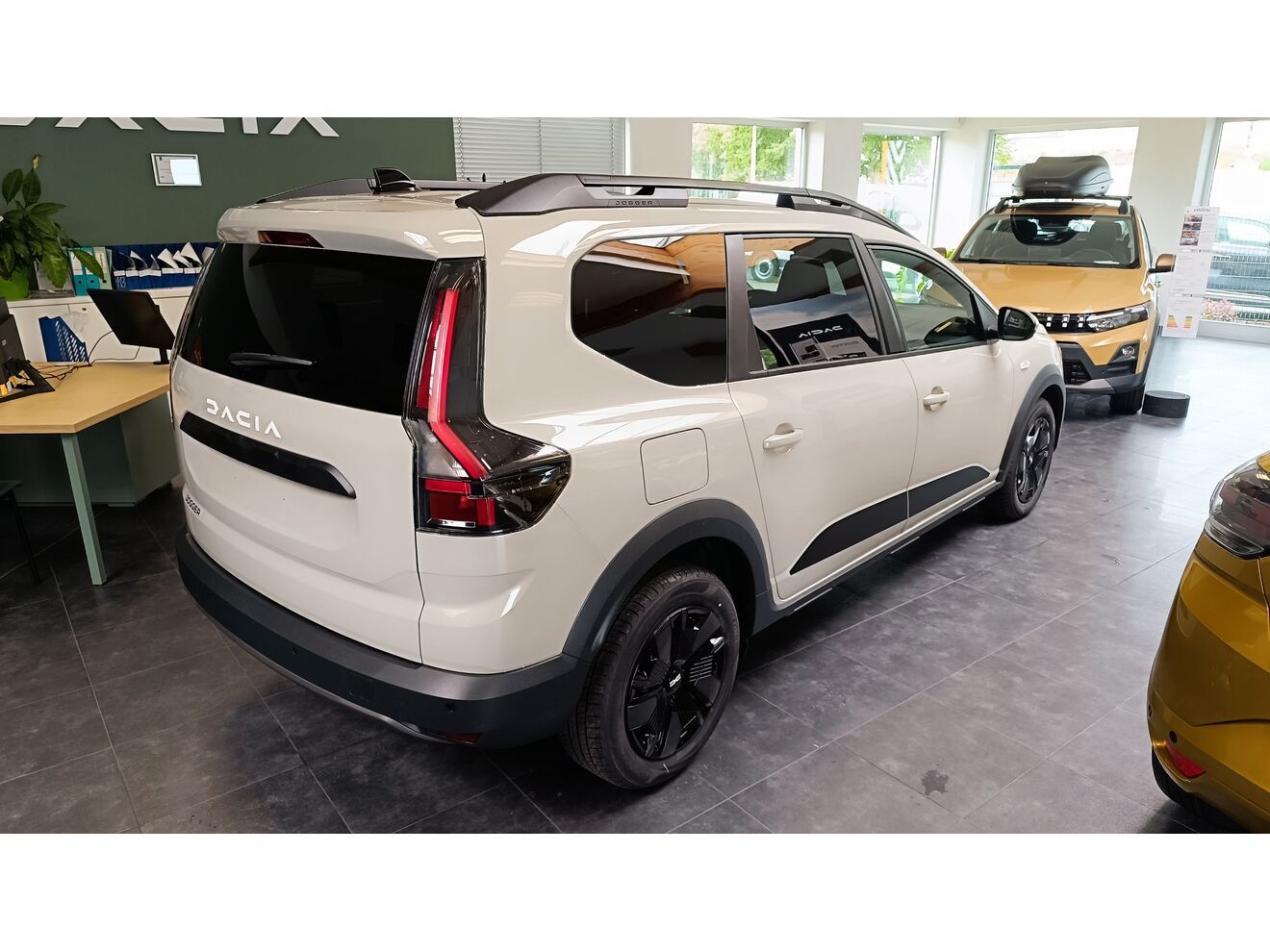 Dacia Jogger, Expression Eco-G 120 5 míst - fotka 4
