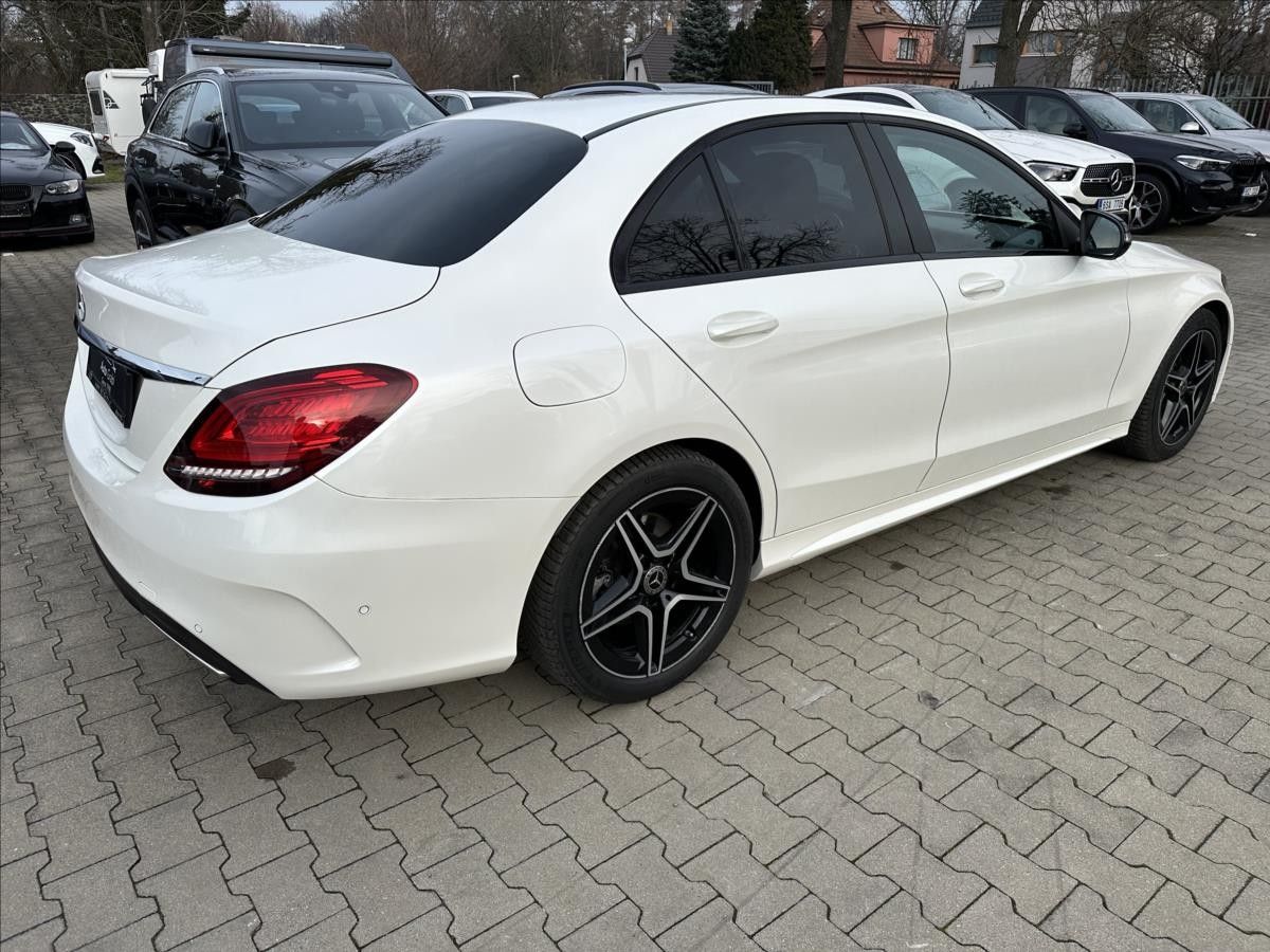Mercedes-Benz Třídy C, 180 AMG multibeam - fotka 6