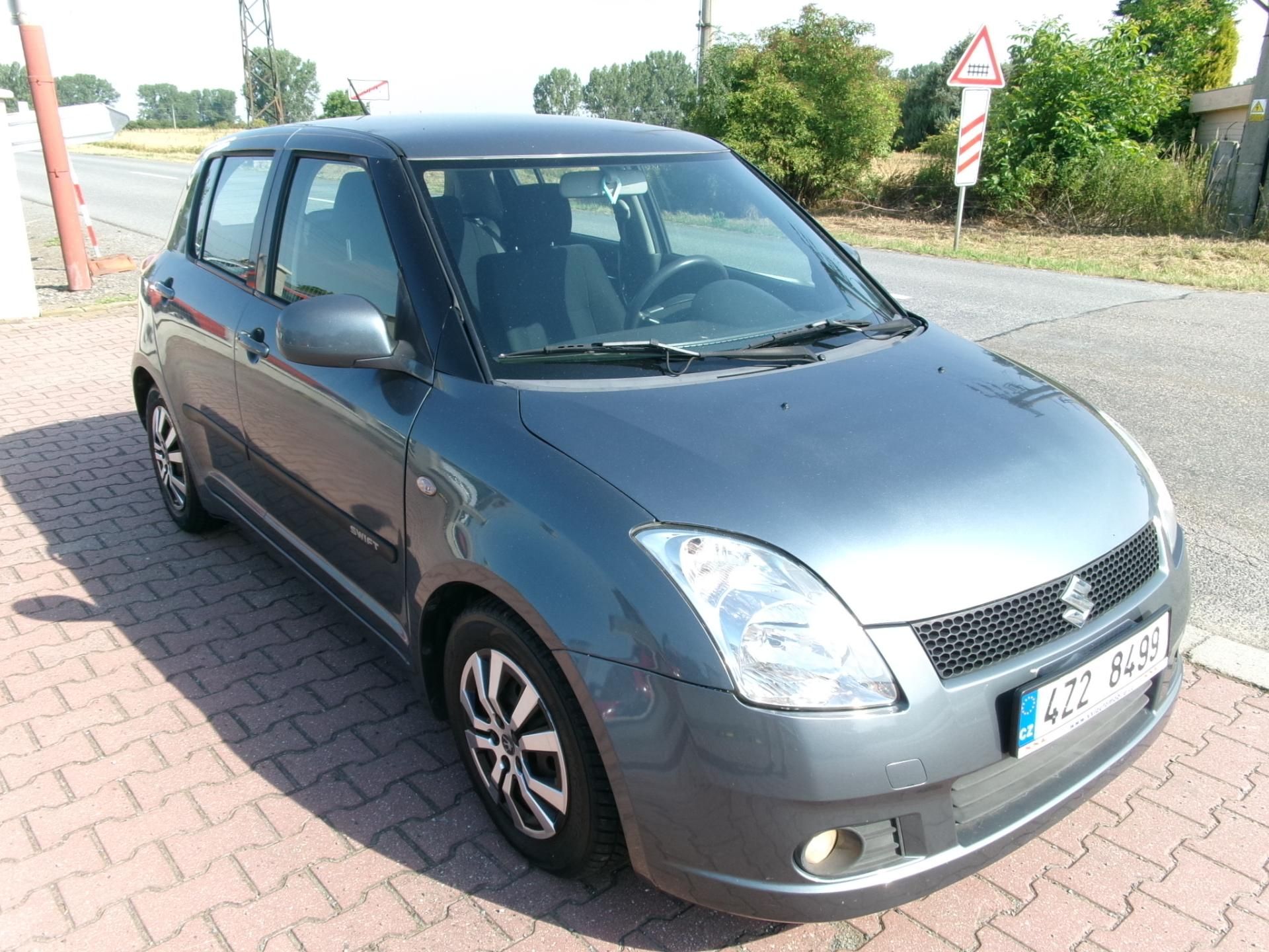 Suzuki Swift, 1,3i KLIMA VÝHŘEV - fotka 3