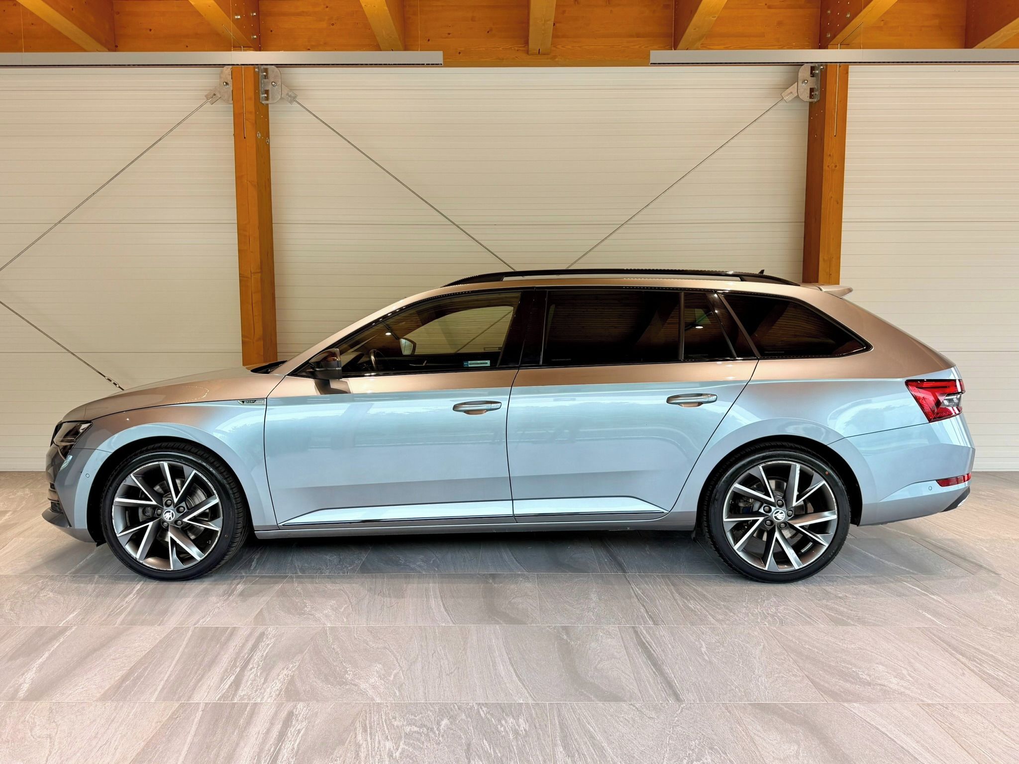 Škoda Superb, 2.0 TDi DSG 4x4 Sportline - fotka 4