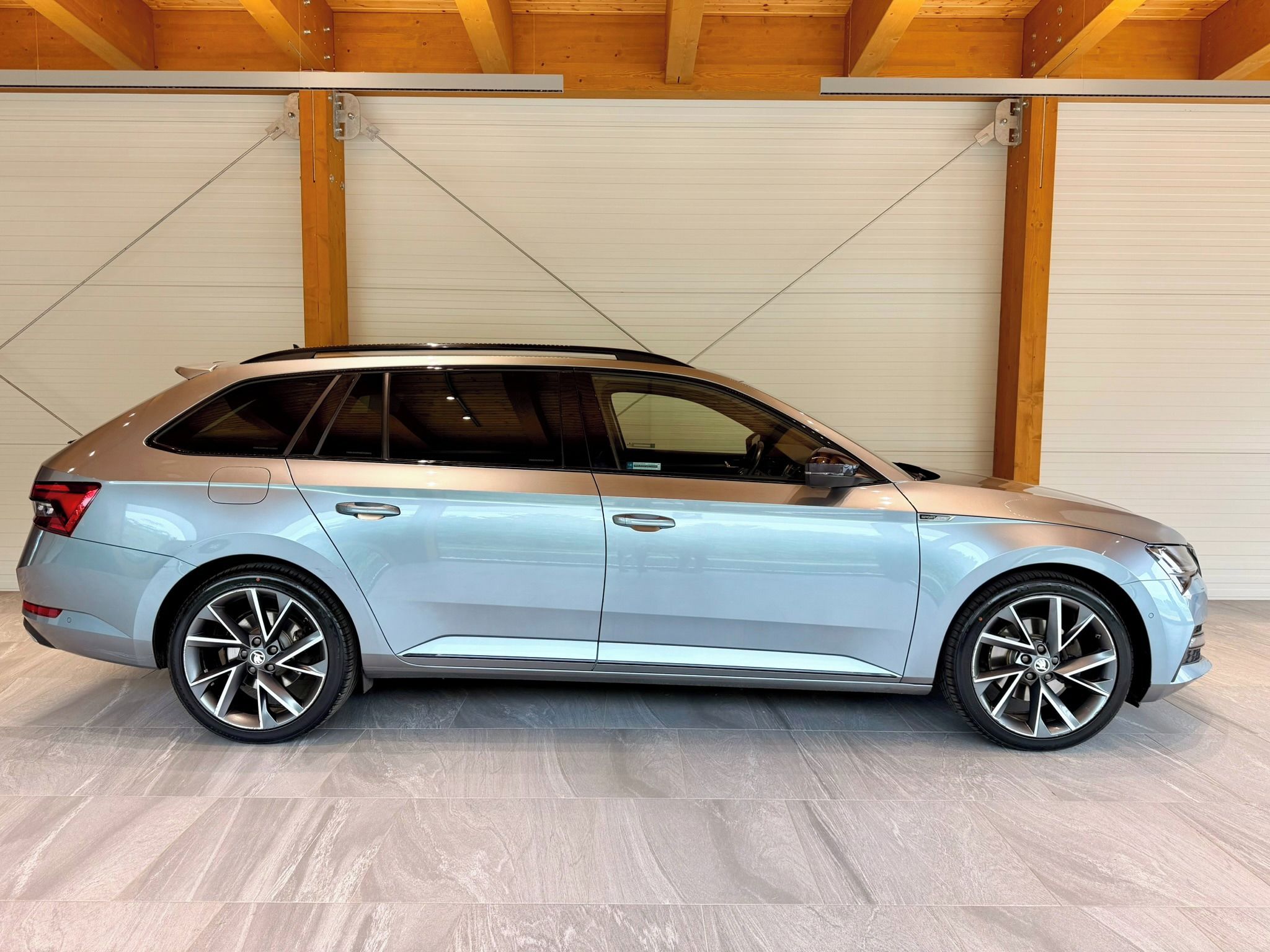 Škoda Superb, 2.0 TDi DSG 4x4 Sportline - fotka 2